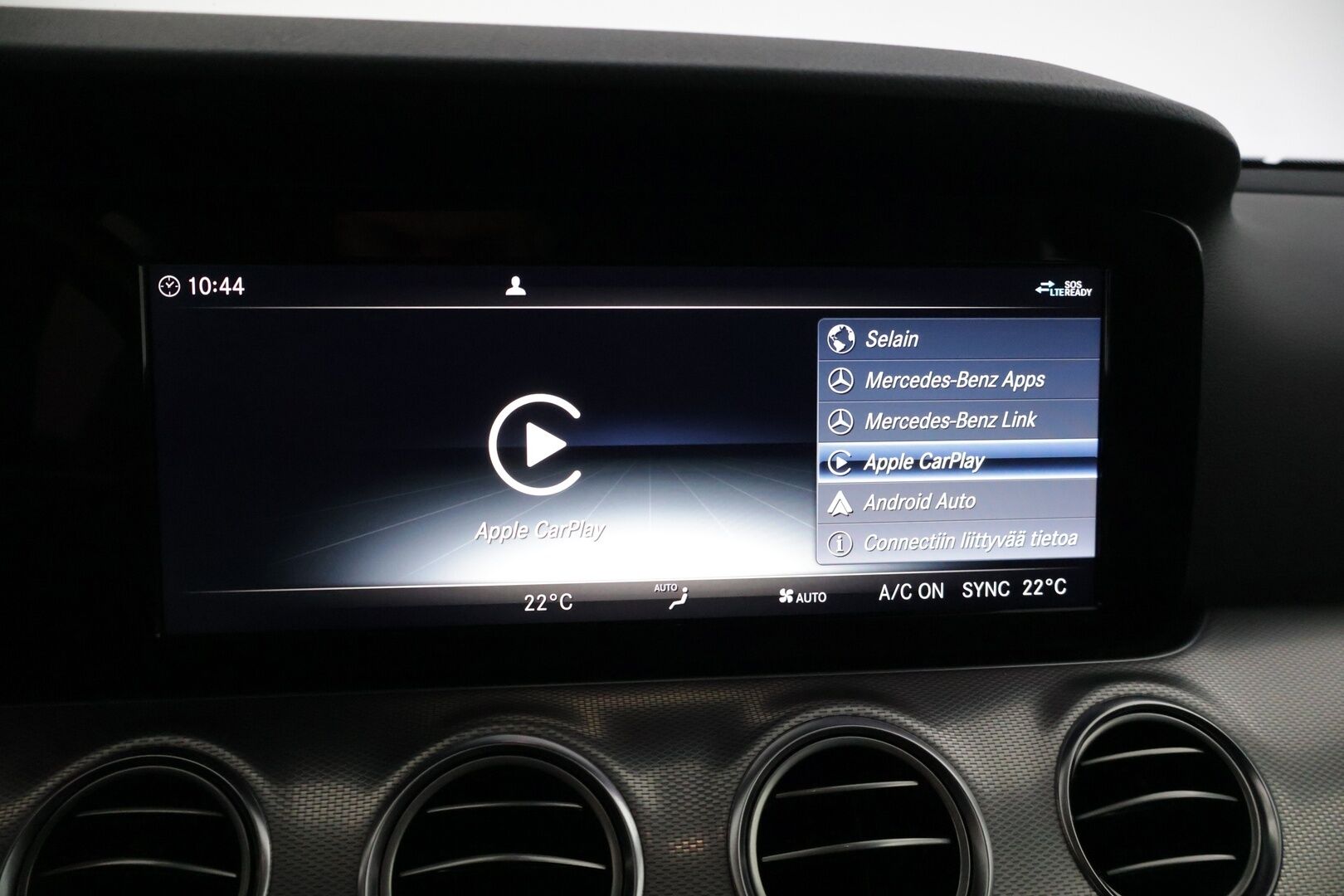 Mercedes-Benz E 2019 300 de T A Business Avantgarde EQ Power * DTR+ / 360 / Burmester / Hierovat sporttipenkit muistilla / Kessy / Ledit * - * Kovilla varusteilla, hyvin pidetty ja huollettu Johtotähti seuraavalle! Kaksilla asiallisilla renkailla ja vanteilla. Akun kuntotesti tehty! *