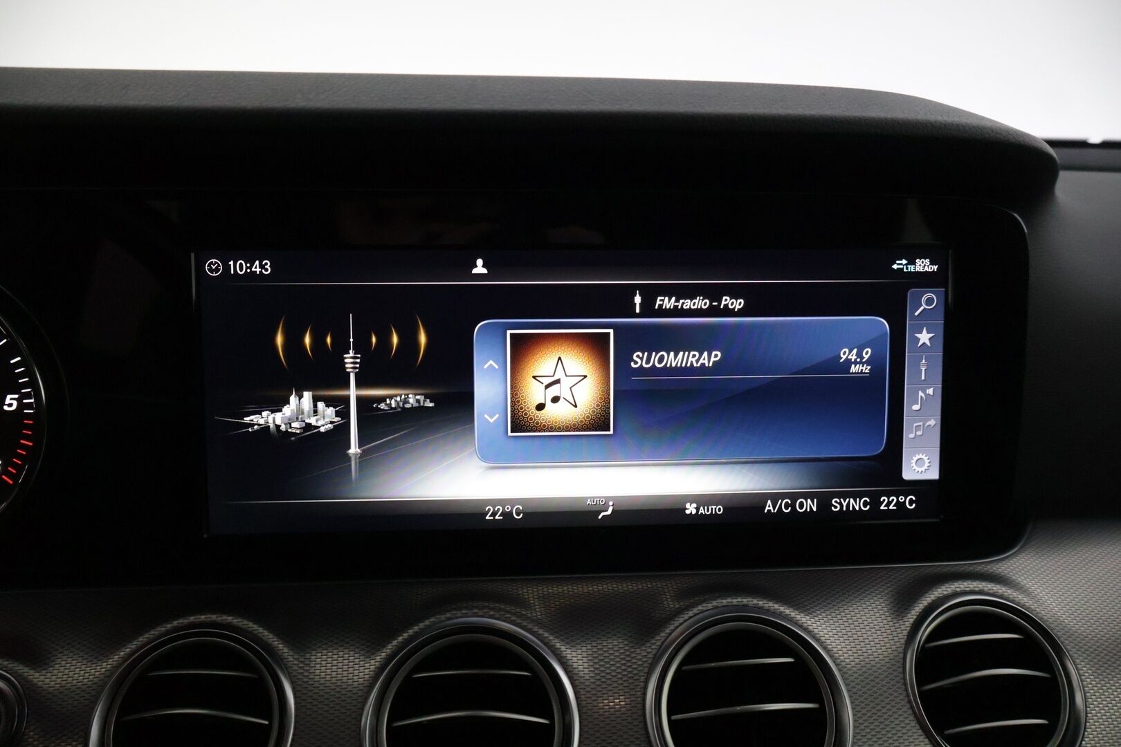 Mercedes-Benz E 2019 300 de T A Business Avantgarde EQ Power * DTR+ / 360 / Burmester / Hierovat sporttipenkit muistilla / Kessy / Ledit * - * Kovilla varusteilla, hyvin pidetty ja huollettu Johtotähti seuraavalle! Kaksilla asiallisilla renkailla ja vanteilla. Akun kuntotesti tehty! *