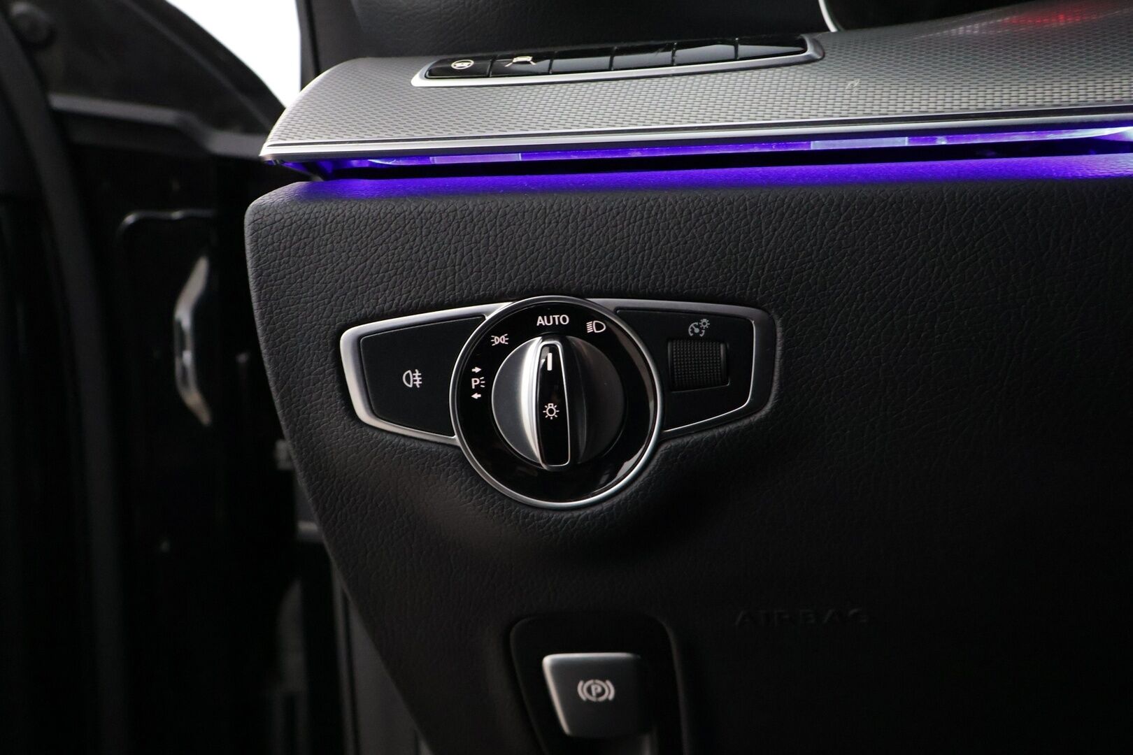 Mercedes-Benz E 2019 300 de T A Business Avantgarde EQ Power * DTR+ / 360 / Burmester / Hierovat sporttipenkit muistilla / Kessy / Ledit * - * Kovilla varusteilla, hyvin pidetty ja huollettu Johtotähti seuraavalle! Kaksilla asiallisilla renkailla ja vanteilla. Akun kuntotesti tehty! *