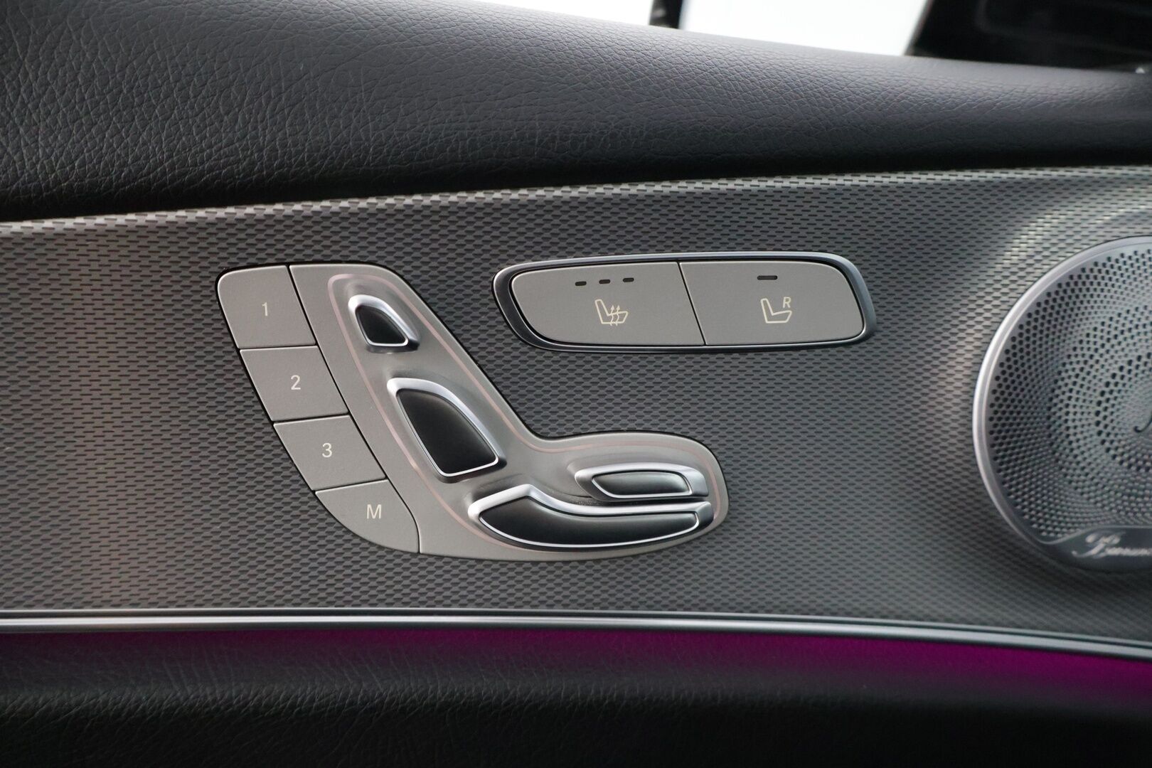 Mercedes-Benz E 2019 300 de T A Business Avantgarde EQ Power * DTR+ / 360 / Burmester / Hierovat sporttipenkit muistilla / Kessy / Ledit * - * Kovilla varusteilla, hyvin pidetty ja huollettu Johtotähti seuraavalle! Kaksilla asiallisilla renkailla ja vanteilla. Akun kuntotesti tehty! *