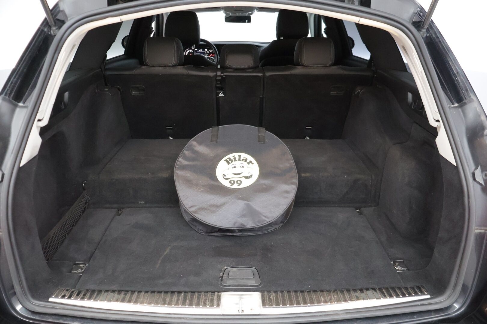 Mercedes-Benz E 2019 300 de T A Business Avantgarde EQ Power * DTR+ / 360 / Burmester / Hierovat sporttipenkit muistilla / Kessy / Ledit * - * Kovilla varusteilla, hyvin pidetty ja huollettu Johtotähti seuraavalle! Kaksilla asiallisilla renkailla ja vanteilla. Akun kuntotesti tehty! *