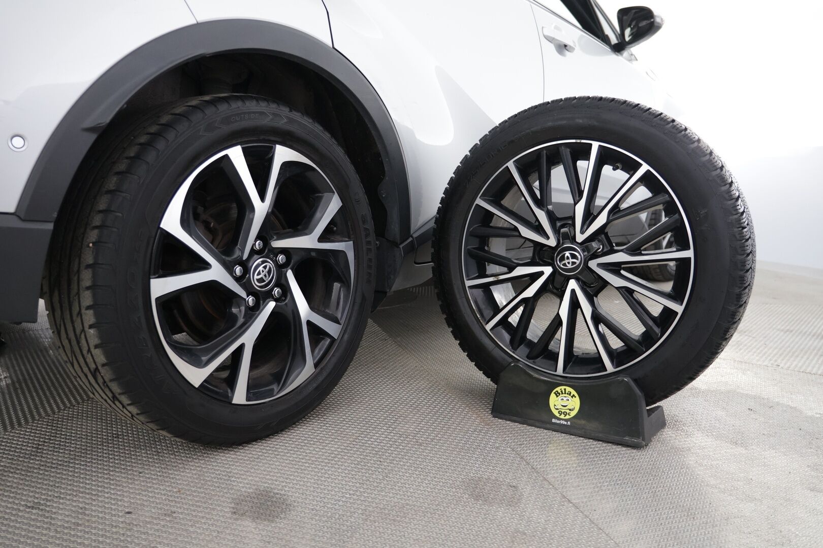 Toyota C-HR 2017 1,8 Hybrid Active - | P-kamera | Puolinahkasisusta | BSM | Keyless | Ledit | Kaistavahti | 2x Toyotan aluvanteet |