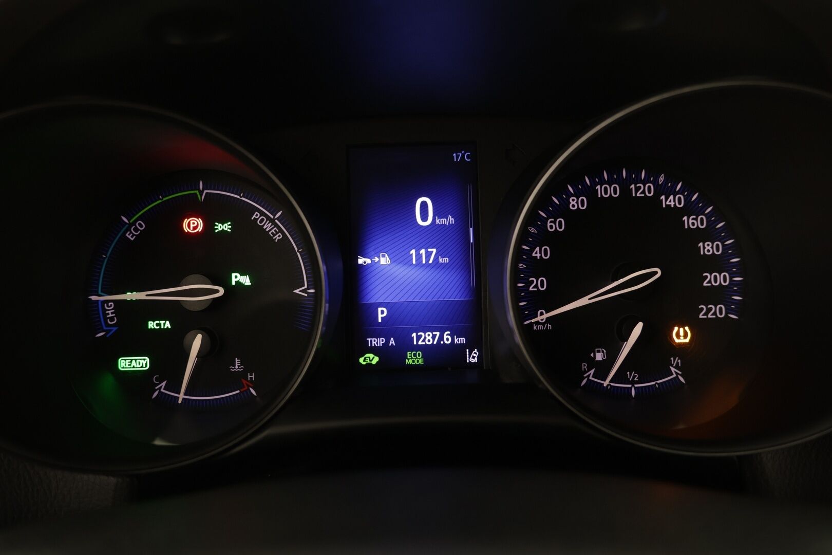 Toyota C-HR 2017 1,8 Hybrid Active - | P-kamera | Puolinahkasisusta | BSM | Keyless | Ledit | Kaistavahti | 2x Toyotan aluvanteet |