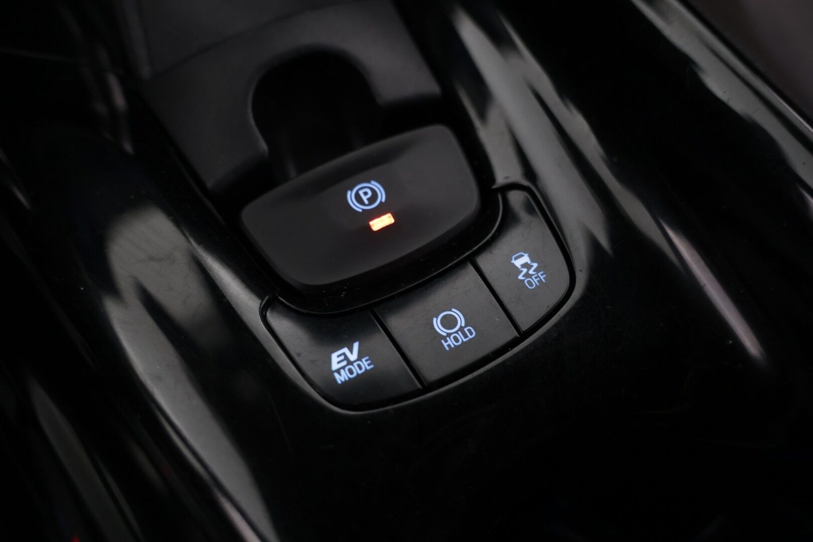Toyota C-HR 2017 1,8 Hybrid Active - | P-kamera | Puolinahkasisusta | BSM | Keyless | Ledit | Kaistavahti | 2x Toyotan aluvanteet |