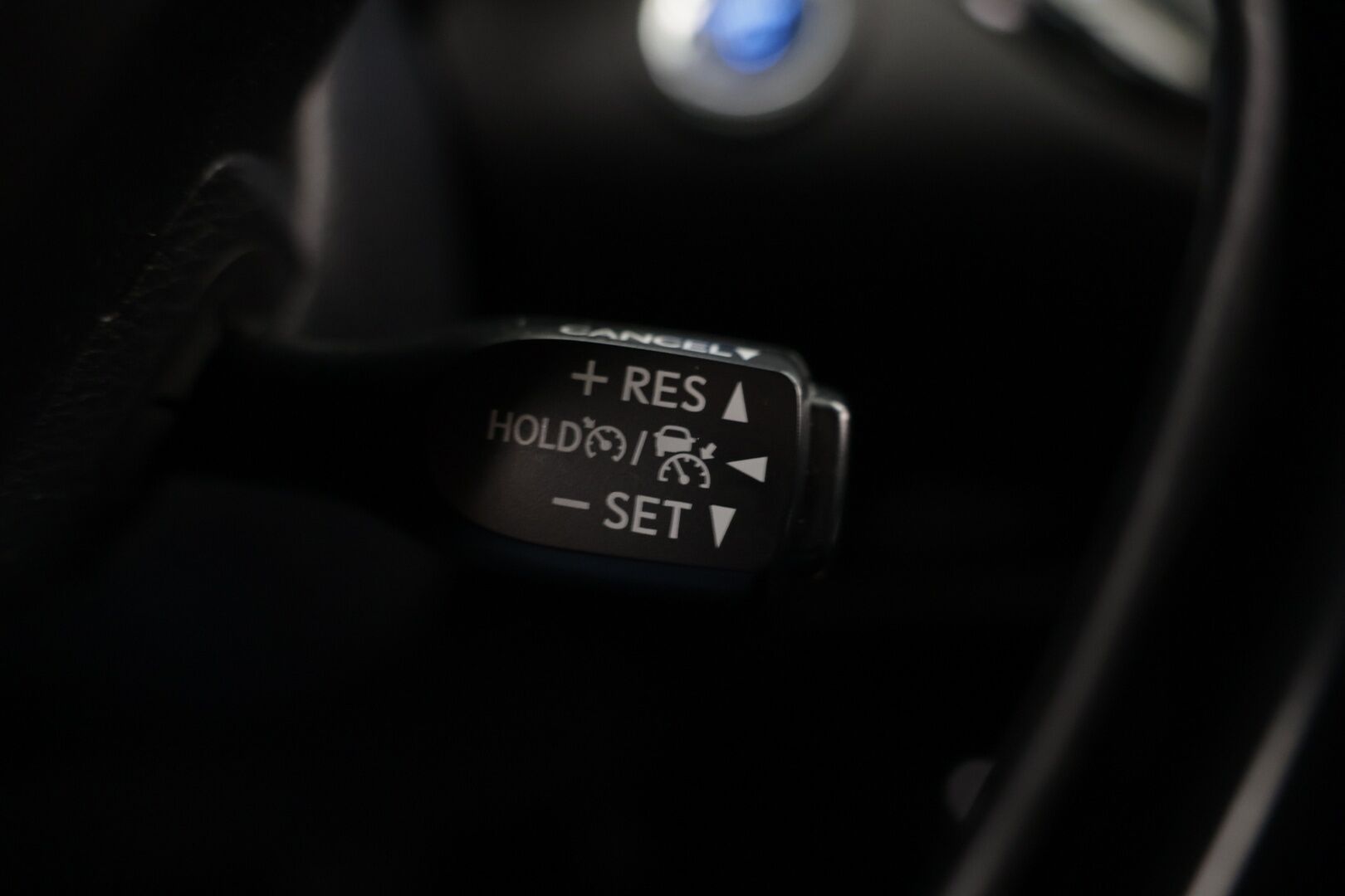 Toyota C-HR 2017 1,8 Hybrid Active - | P-kamera | Puolinahkasisusta | BSM | Keyless | Ledit | Kaistavahti | 2x Toyotan aluvanteet |