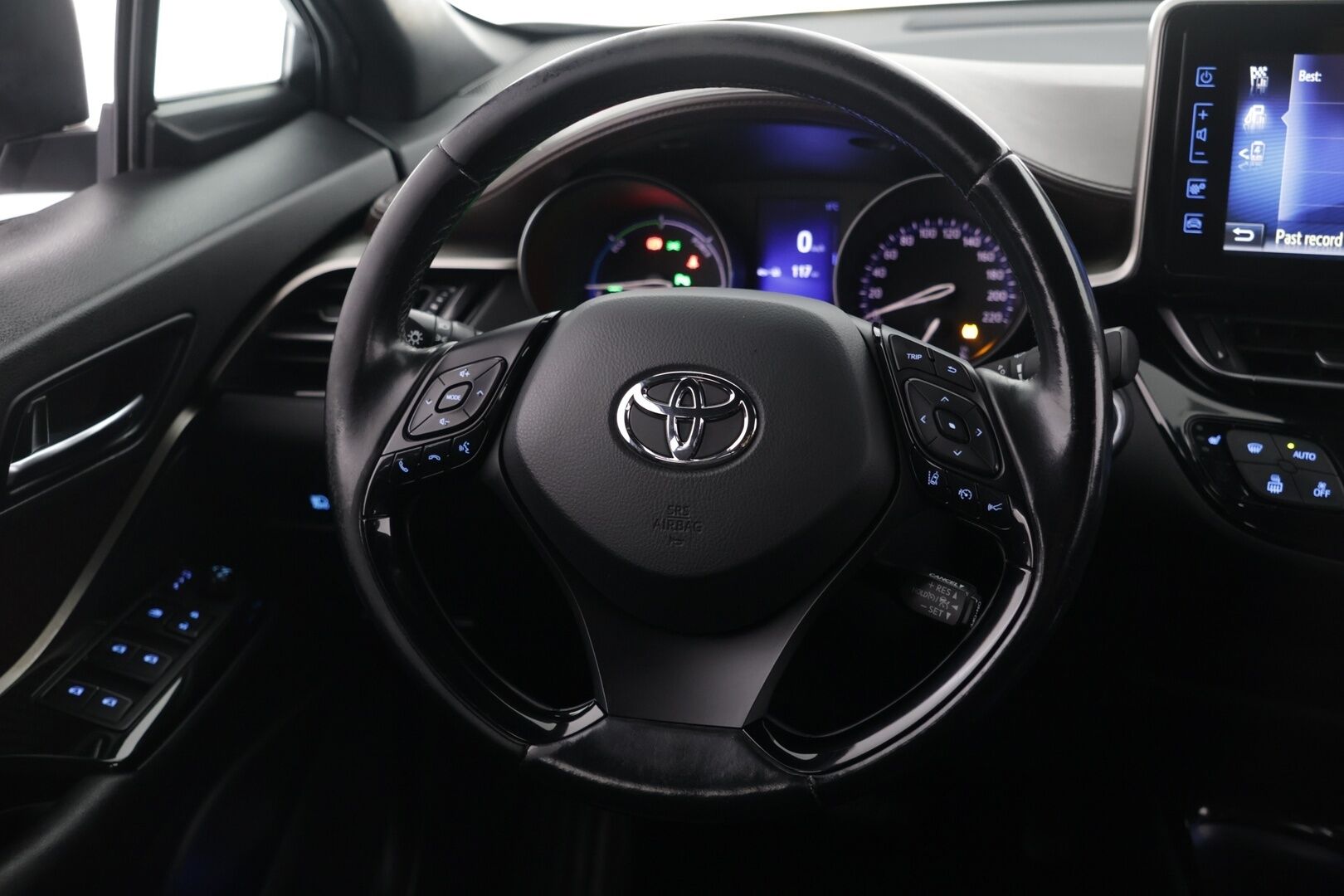 Toyota C-HR 2017 1,8 Hybrid Active - | P-kamera | Puolinahkasisusta | BSM | Keyless | Ledit | Kaistavahti | 2x Toyotan aluvanteet |