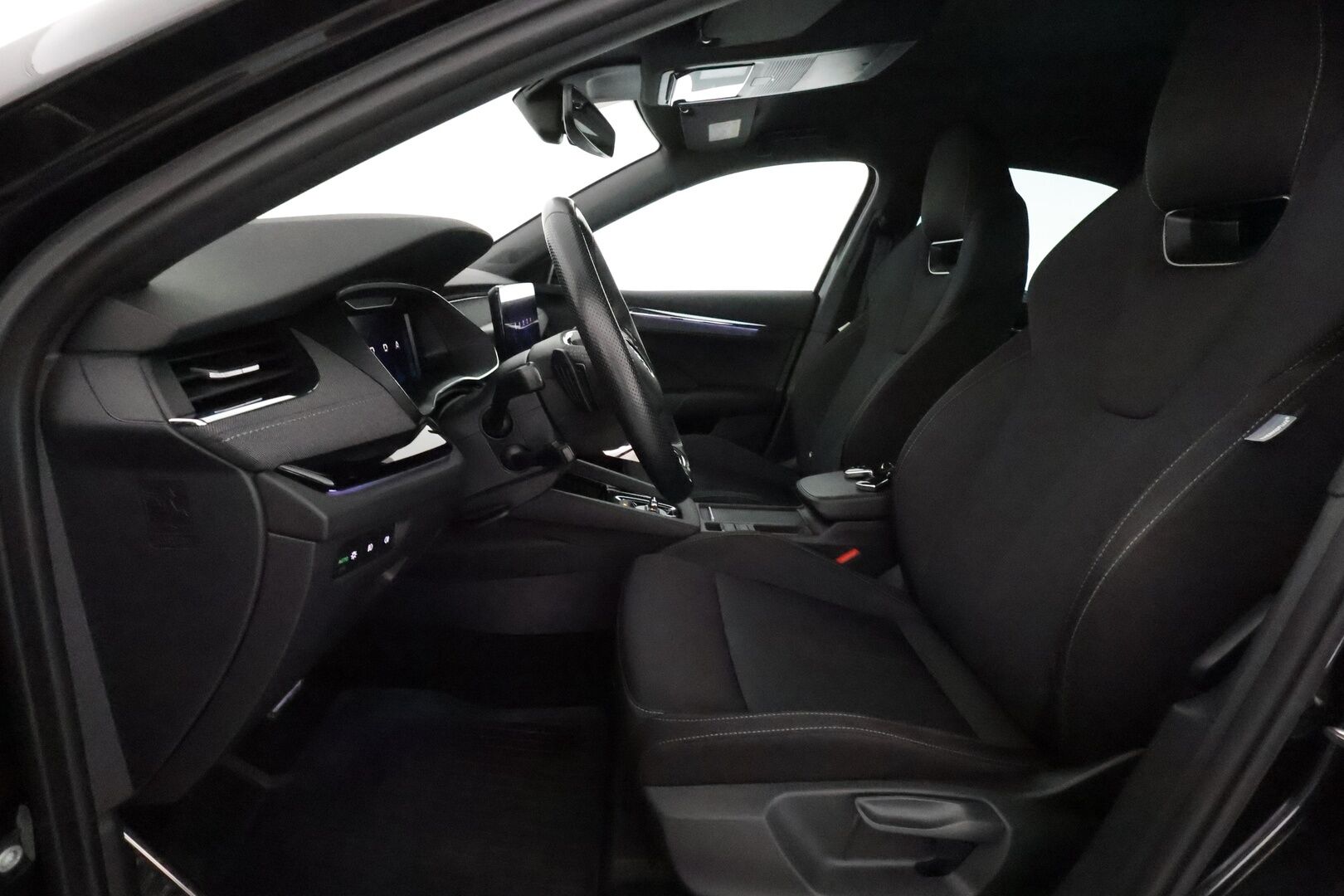 Skoda Octavia 2021 2,0 TDI 150 Style DSG Autom.**Webasto / Canton Audio / Sporttipenkit / LED / Digimittaristo / P.kamera** - 1.om Suomi-auto / kahdet renkaat aluvanteilla