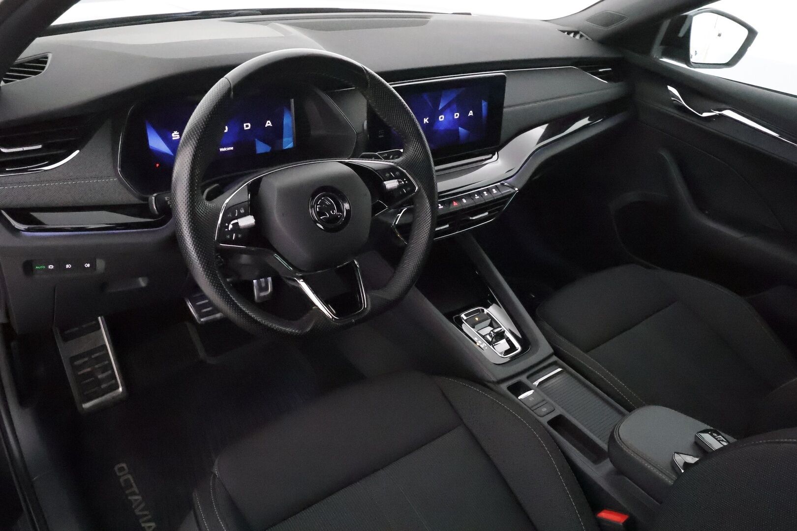 Skoda Octavia 2021 2,0 TDI 150 Style DSG Autom.**Webasto / Canton Audio / Sporttipenkit / LED / Digimittaristo / P.kamera** - 1.om Suomi-auto / kahdet renkaat aluvanteilla