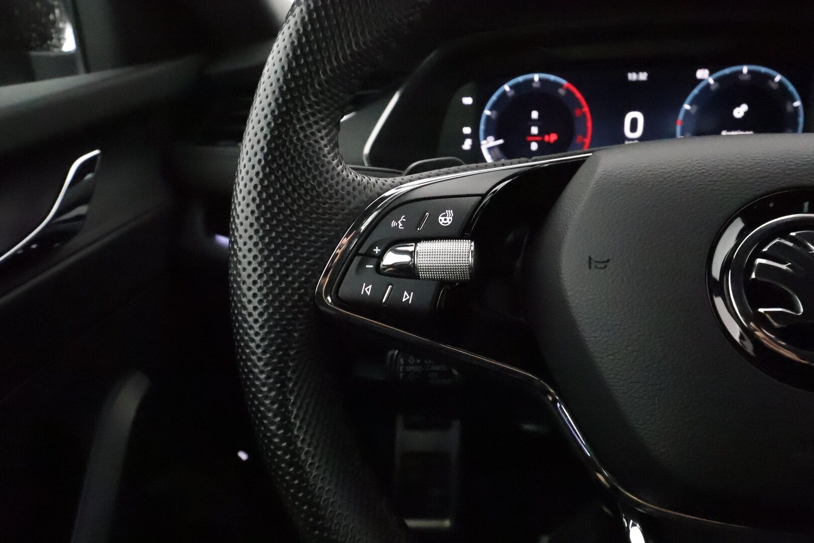 Skoda Octavia 2021 2,0 TDI 150 Style DSG Autom.**Webasto / Canton Audio / Sporttipenkit / LED / Digimittaristo / P.kamera** - 1.om Suomi-auto / kahdet renkaat aluvanteilla