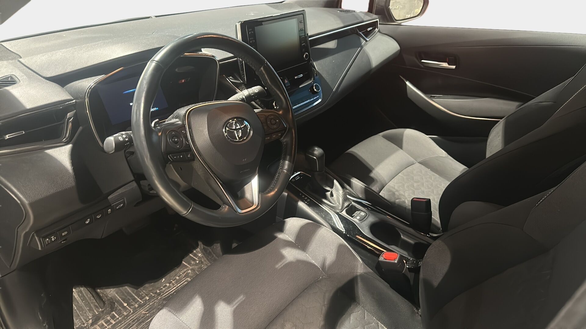 Toyota Corolla 2021 Touring Sports 2,0 Hybrid Active Edition / Adapt. vak / Merkkihuollettu / P-Kamera / KeylessGo / Apple&Android - 1om. Suomi Auto / 2x Renkaat aluvanteilla / Kaukovaloautomatiikka - HULLU BLACKWEEK KORKOTARJOUS 2,49%