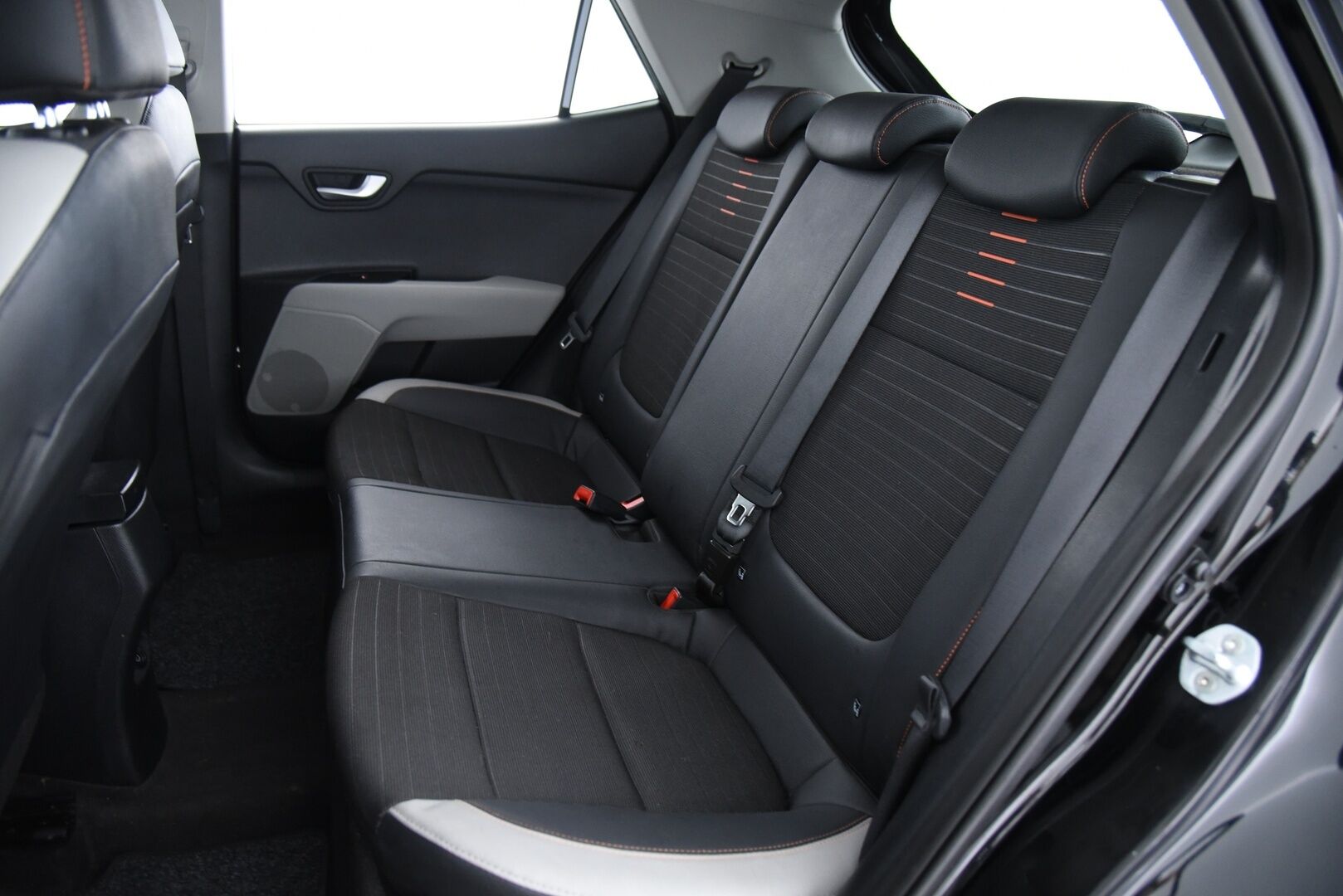 Kia Stonic 2021 1,0 T-GDI 100hv EX Design DCT / 1-om. Suomi-auto / Ratinlämmitin / LED / P. Kamera / Navi / - 2x renkaat&vanteet / Todella siisti! / Merkkihuollettu