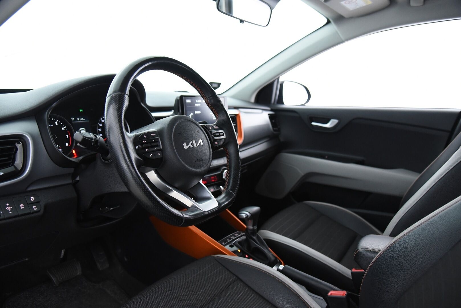 Kia Stonic 2021 1,0 T-GDI 100hv EX Design DCT / 1-om. Suomi-auto / Ratinlämmitin / LED / P. Kamera / Navi / - 2x renkaat&vanteet / Todella siisti! / Merkkihuollettu