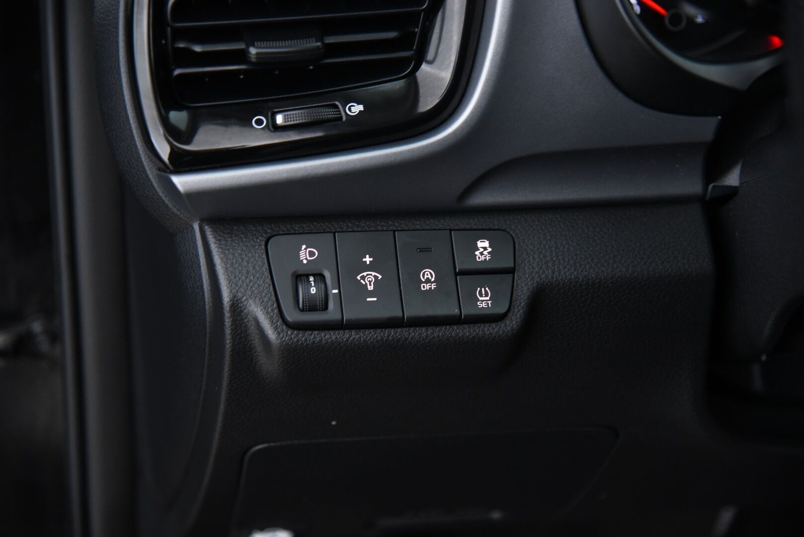 Kia Stonic 2021 1,0 T-GDI 100hv EX Design DCT / 1-om. Suomi-auto / Ratinlämmitin / LED / P. Kamera / Navi / - 2x renkaat&vanteet / Todella siisti! / Merkkihuollettu