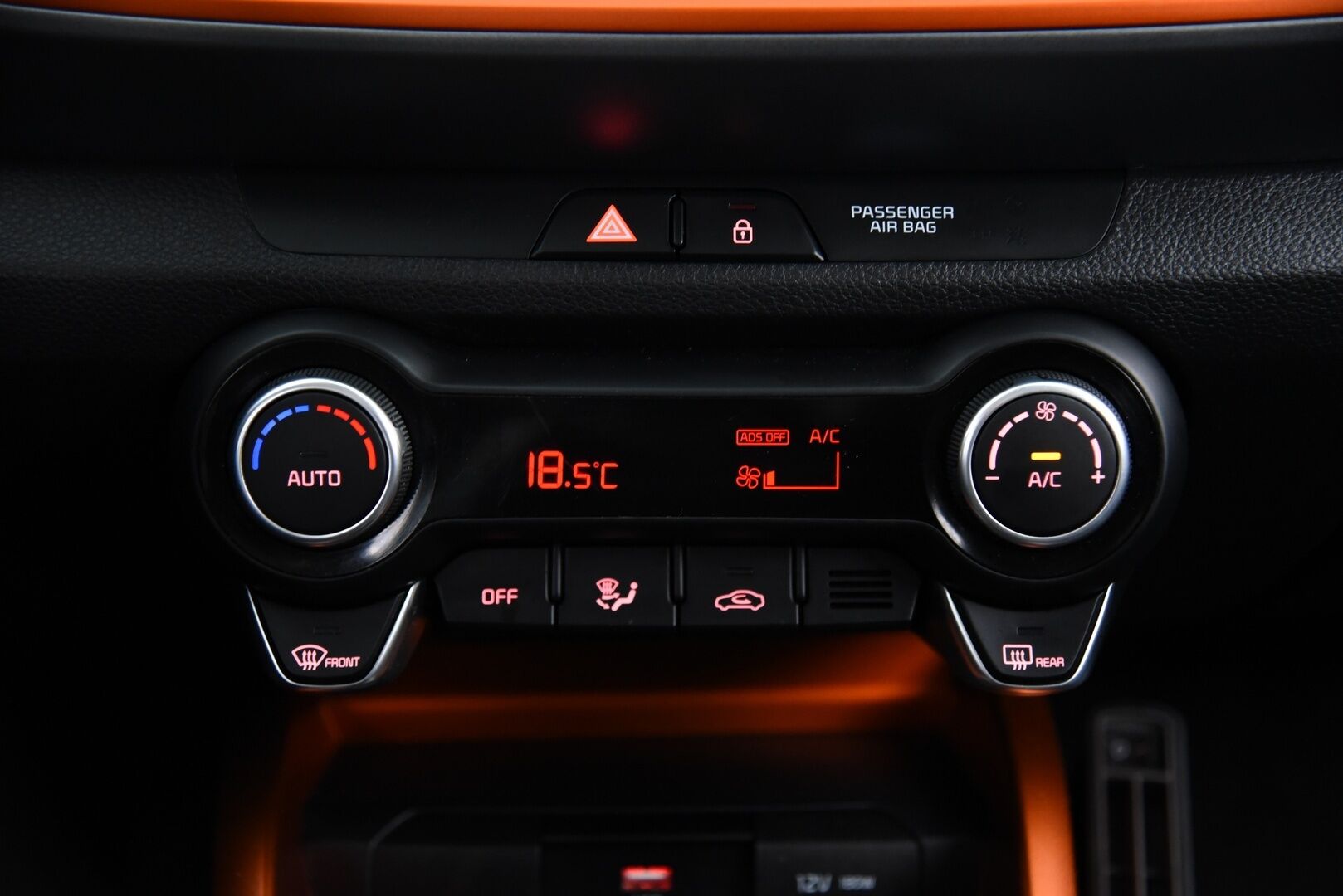 Kia Stonic 2021 1,0 T-GDI 100hv EX Design DCT / 1-om. Suomi-auto / Ratinlämmitin / LED / P. Kamera / Navi / - 2x renkaat&vanteet / Todella siisti! / Merkkihuollettu