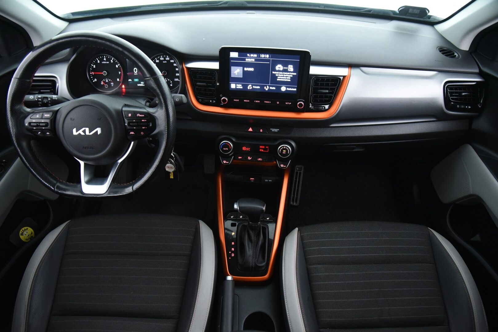 Kia Stonic 2021 1,0 T-GDI 100hv EX Design DCT / 1-om. Suomi-auto / Ratinlämmitin / LED / P. Kamera / Navi / - 2x renkaat&vanteet / Todella siisti! / Merkkihuollettu