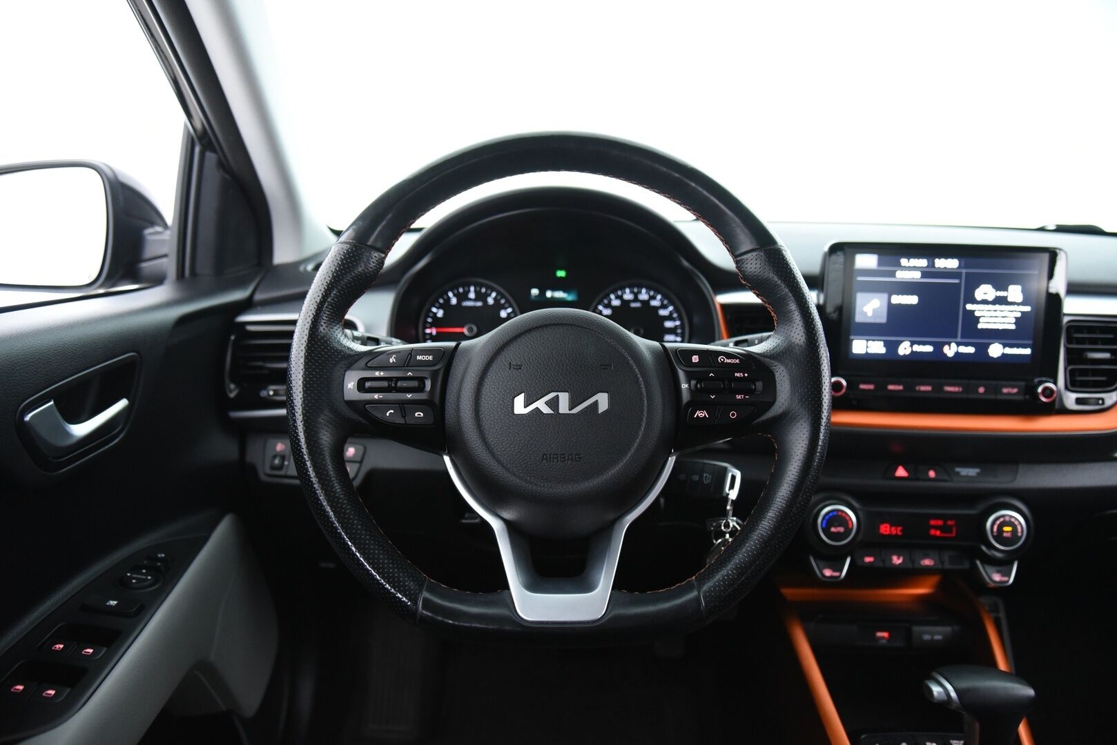 Kia Stonic 2021 1,0 T-GDI 100hv EX Design DCT / 1-om. Suomi-auto / Ratinlämmitin / LED / P. Kamera / Navi / - 2x renkaat&vanteet / Todella siisti! / Merkkihuollettu