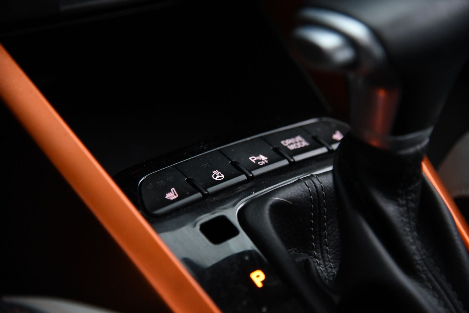 Kia Stonic 2021 1,0 T-GDI 100hv EX Design DCT / 1-om. Suomi-auto / Ratinlämmitin / LED / P. Kamera / Navi / - 2x renkaat&vanteet / Todella siisti! / Merkkihuollettu