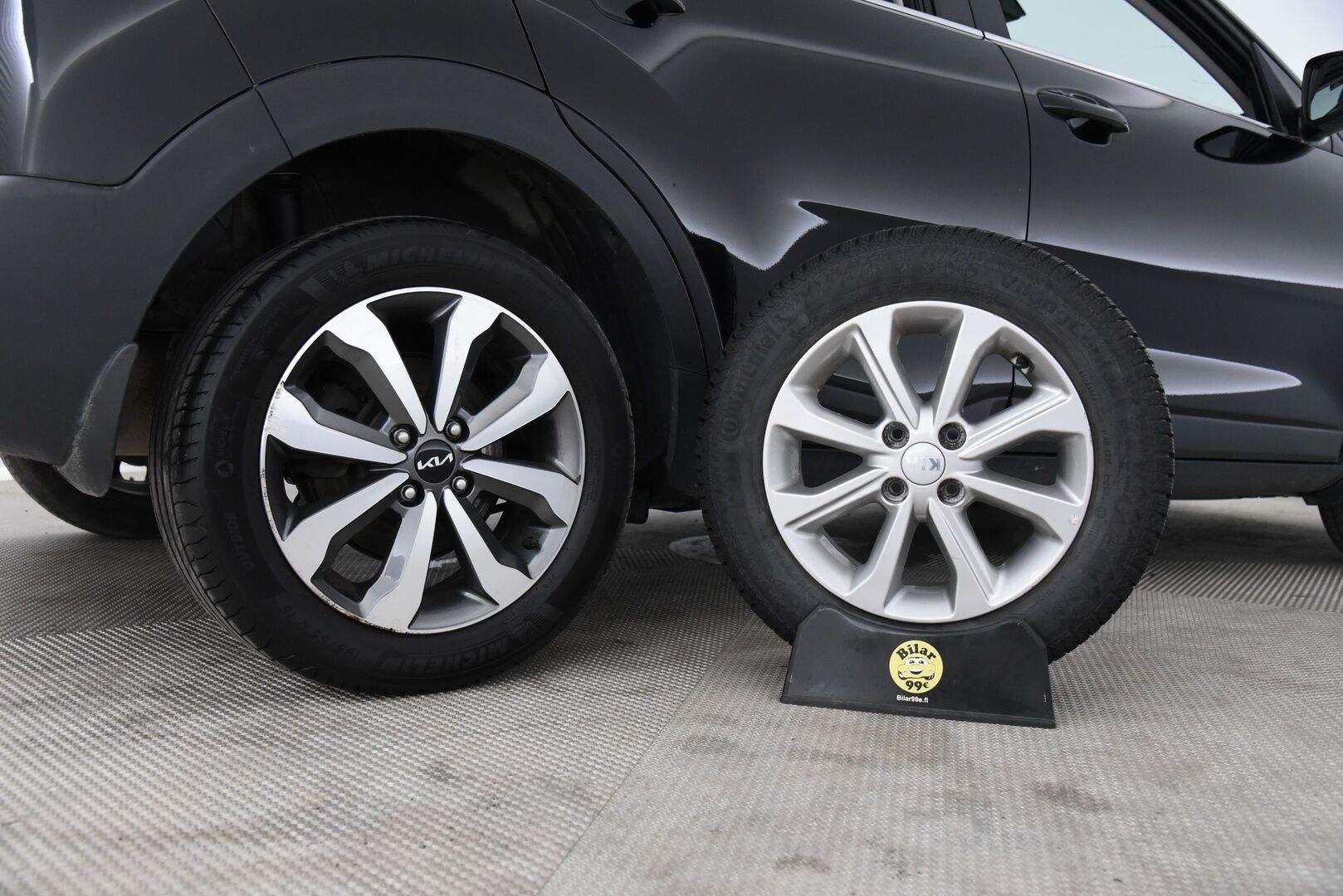 Kia Stonic 2021 1,0 T-GDI 100hv EX Design DCT / 1-om. Suomi-auto / Ratinlämmitin / LED / P. Kamera / Navi / - 2x renkaat&vanteet / Todella siisti! / Merkkihuollettu