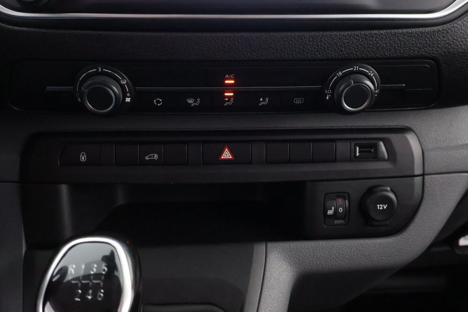 Toyota Proace 2021 L2 2,0 D 120 4x4 5-ovinen - ALV / Suomiauto / Webasto / Vetokoukku / Peruutuskamera / BLIS / Navigointi / Vakkari / Neliveto!