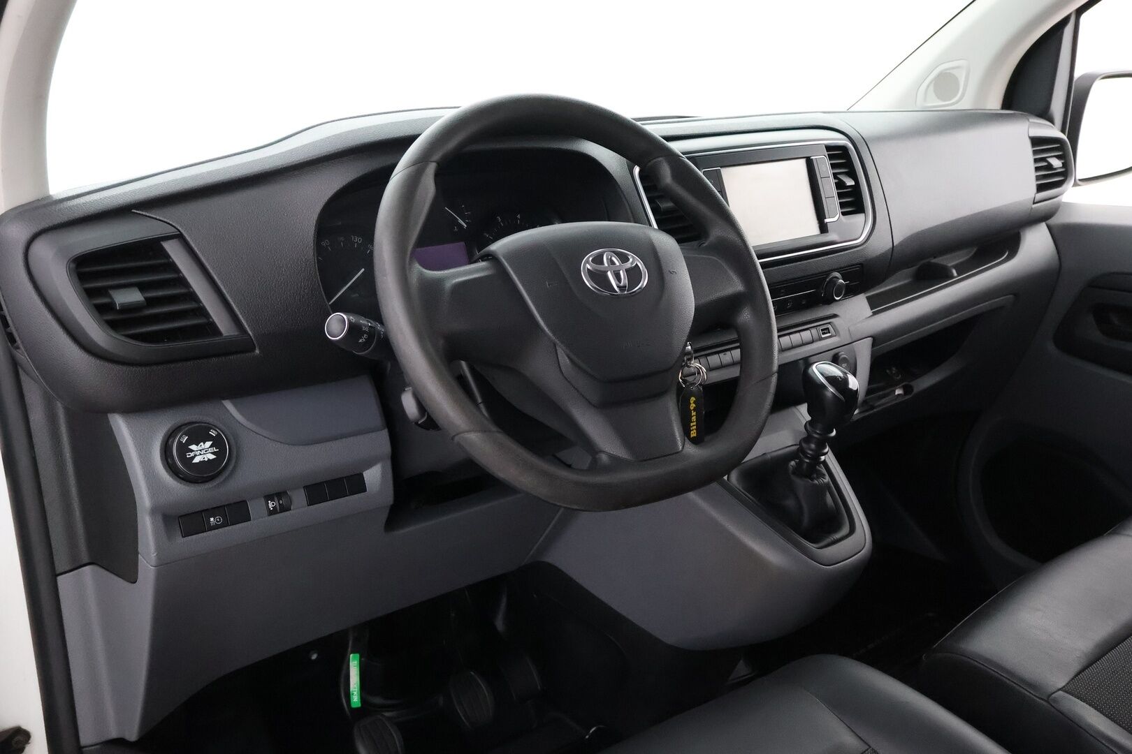 Toyota Proace 2021 L2 2,0 D 120 4x4 5-ovinen - ALV / Suomiauto / Webasto / Vetokoukku / Peruutuskamera / BLIS / Navigointi / Vakkari / Neliveto!