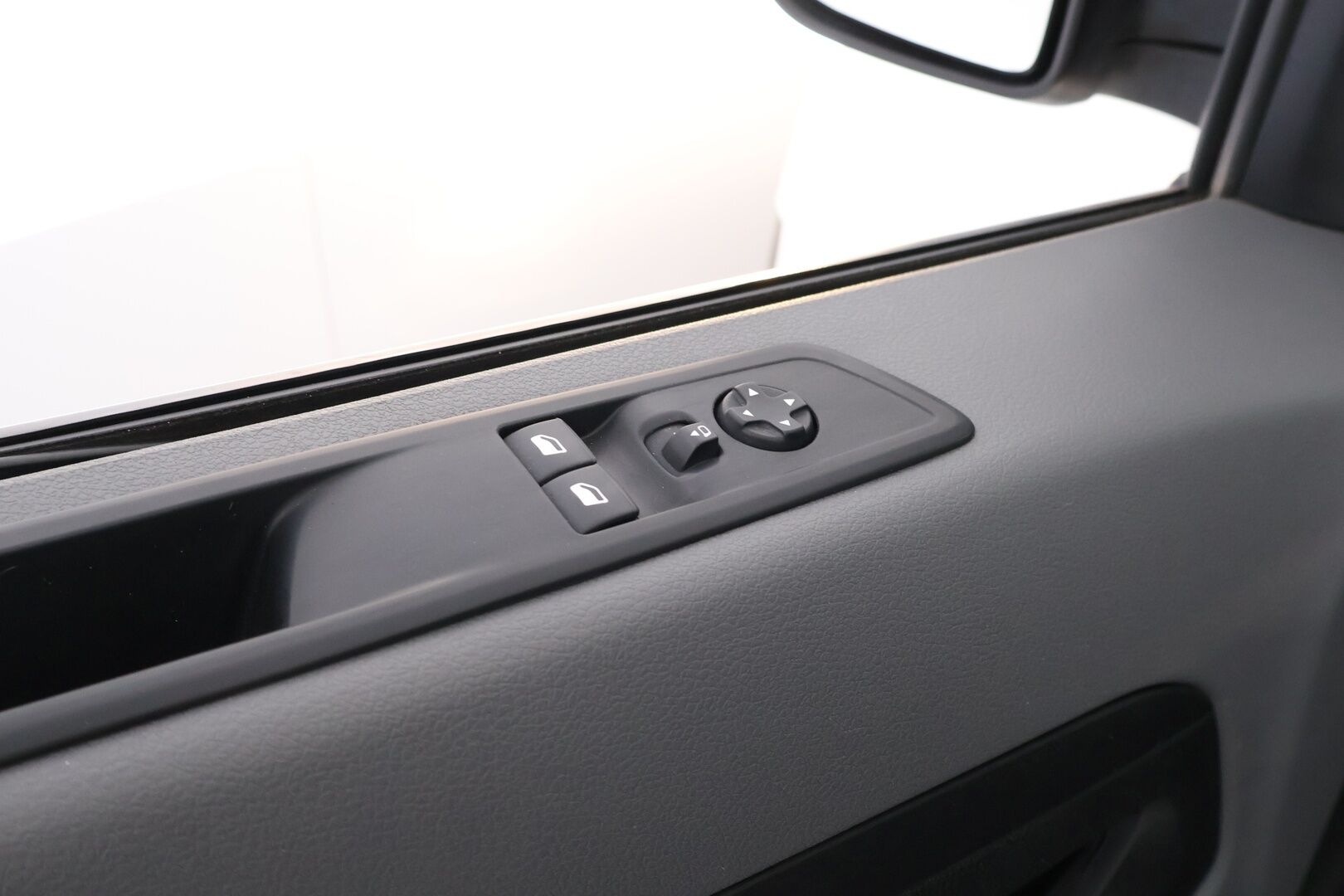 Toyota Proace 2021 L2 2,0 D 120 4x4 5-ovinen - ALV / Suomiauto / Webasto / Vetokoukku / Peruutuskamera / BLIS / Navigointi / Vakkari / Neliveto!