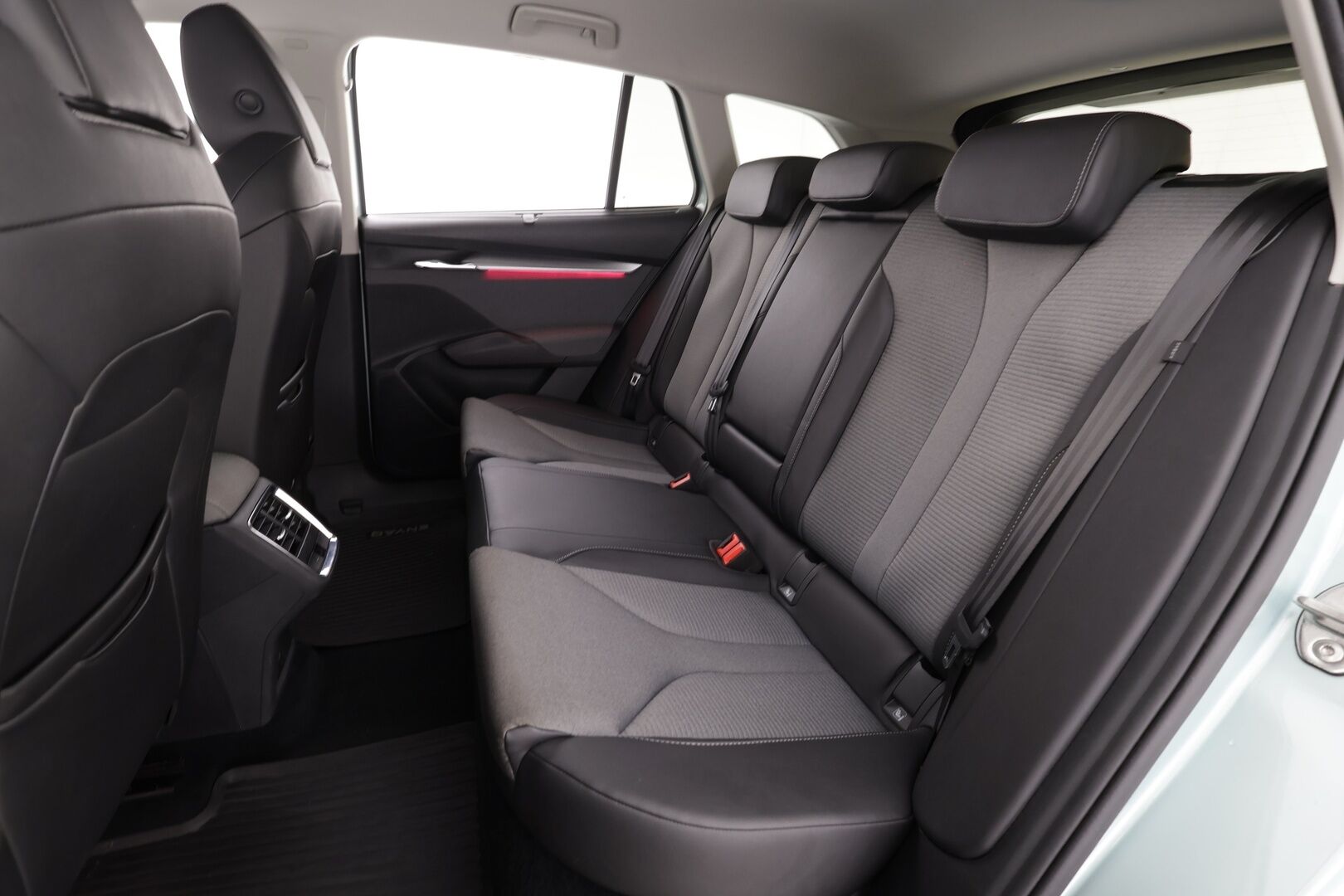 Skoda Enyaq 2022 60 Launch Edition iV * ILP / ACC / Matrix-LED /  P.Kamera / Muistipenkki / Keyless / Navi * - Akku kuntotarkistettu SOH 94,7% / 1.Om suomi-auto / Merkkihuollettu / Kahdet Renkaat - HULLUT AVAJAISHULINAT KORKOTARJOUS 3,29 %