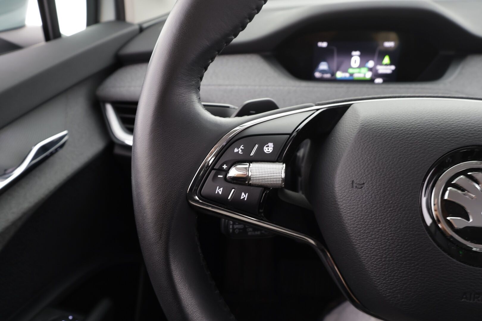 Skoda Enyaq 2022 60 Launch Edition iV * ILP / ACC / Matrix-LED /  P.Kamera / Muistipenkki / Keyless / Navi * - 1.Om suomi-auto / Merkkihuollettu / Kahdet Renkaat - HULLUT JOULUT KORKOTARJOUS 2,49% 