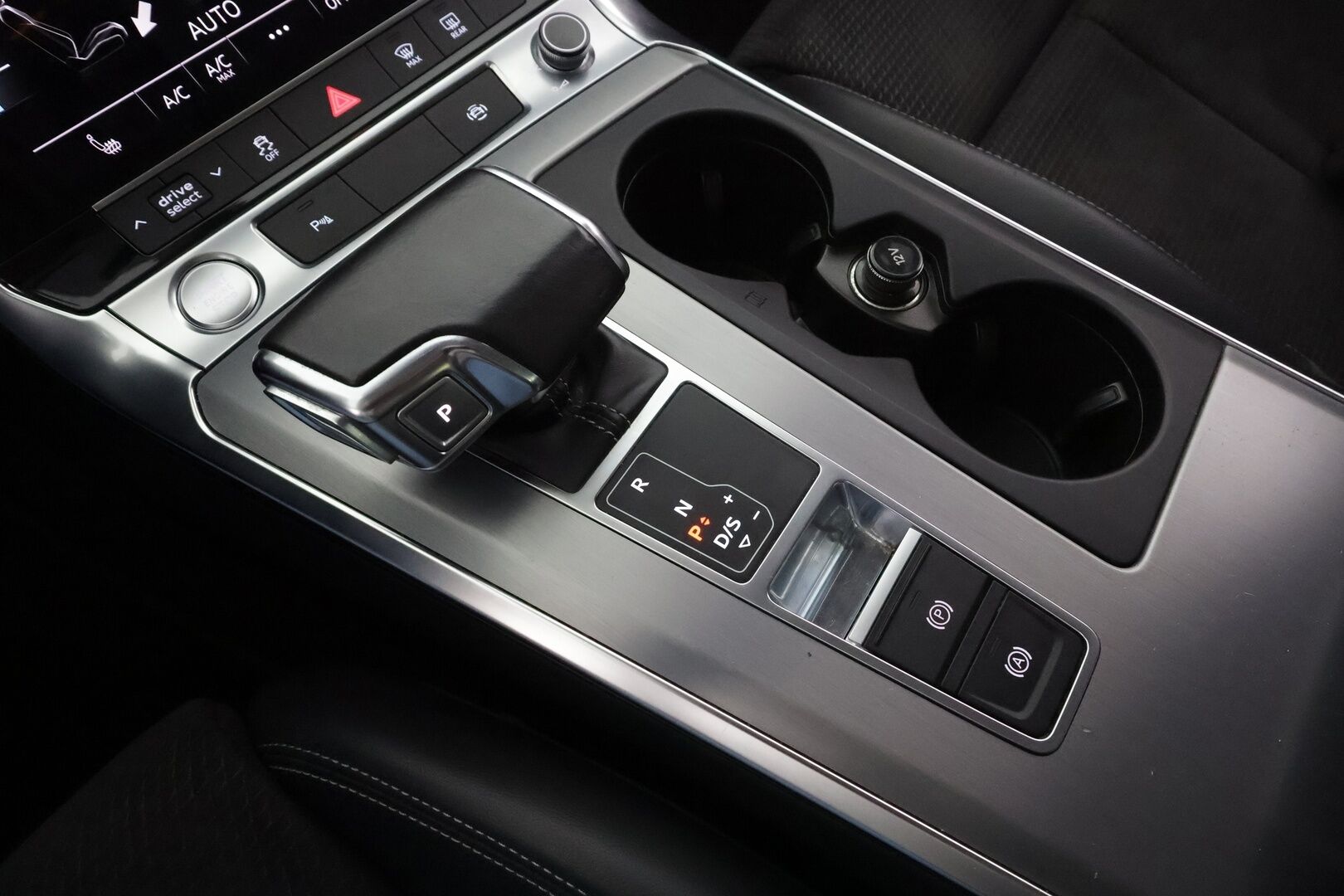 AUDI A6 2020 Sedan Business Sport 55 TFSI e quattro S-tronic S Line * ACC / HUD / P.tutkat / Matrix LED / KeylessGo / Navi * - S-Line paketti!