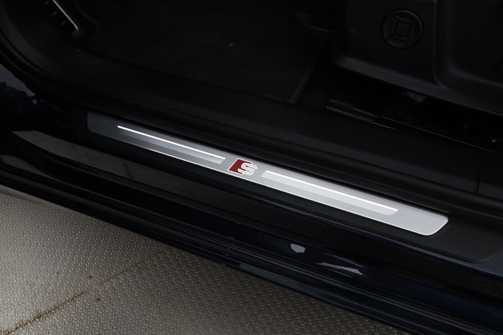 AUDI A6 2020 Sedan Business Sport 55 TFSI e quattro S-tronic S Line * ACC / HUD / P.tutkat / Matrix LED / KeylessGo / Navi * - S-Line paketti!