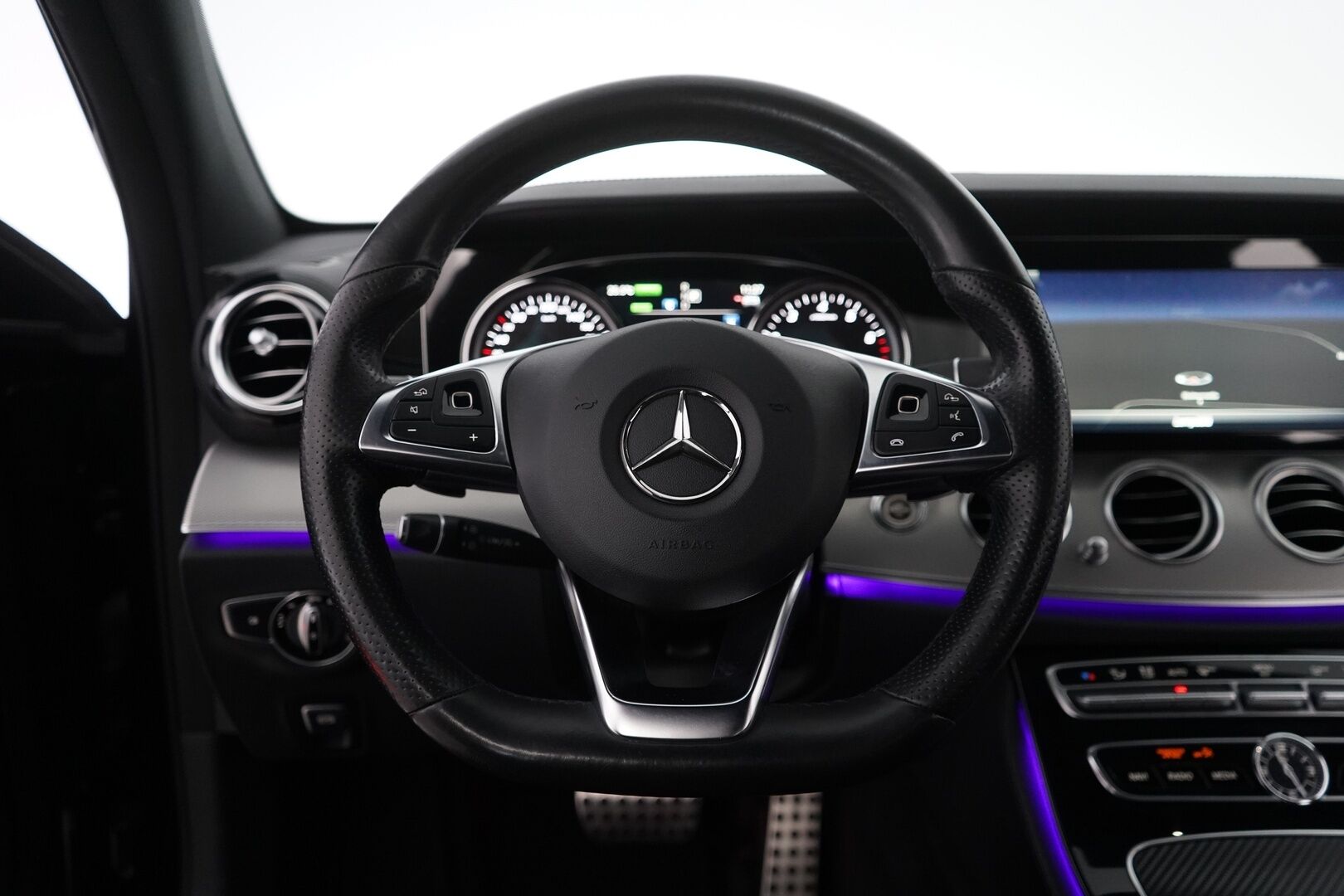 MERCEDES-BENZ E 2018 350 e Premium Business AMG *Ambient light /  Navi / kamera / Sporttipenkit* - Kahdet alumiinivanteet / Huippusiisti! 