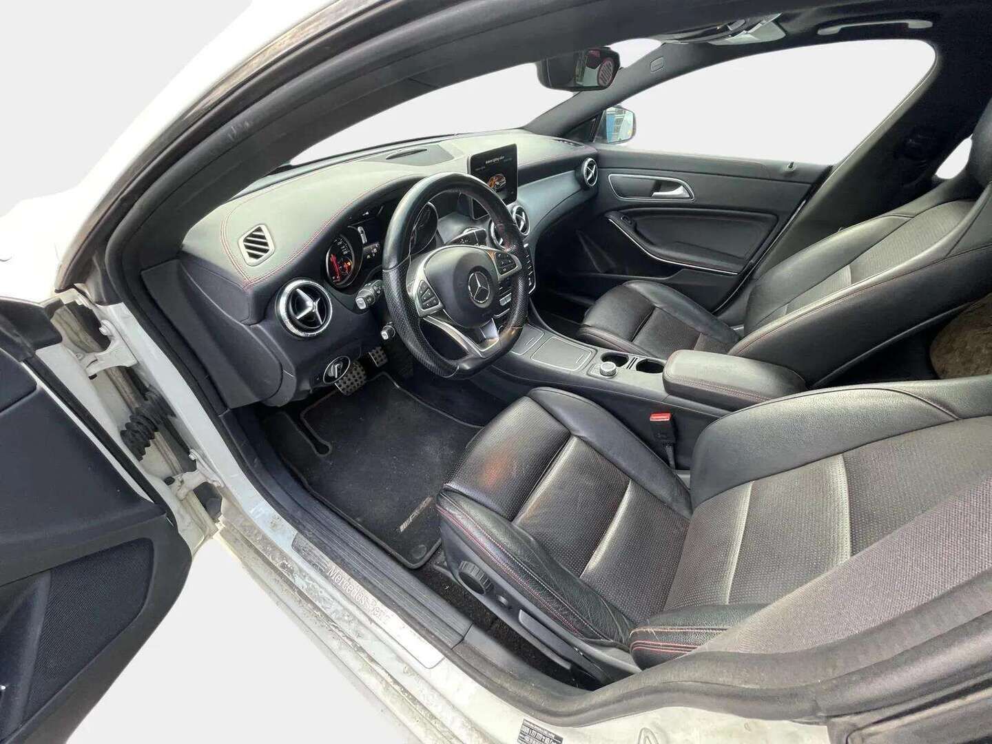 Mercedes-Benz CLA 2017 220 d 4Matic A Shooting Brake Business AMG * Amg sisä/ulko / Peruutuskamera / Nahkapenkit / Blis / Keyless * - * Todella näyttävä AMG paketilla oleva Facelift mallin neliveto CLA!  *