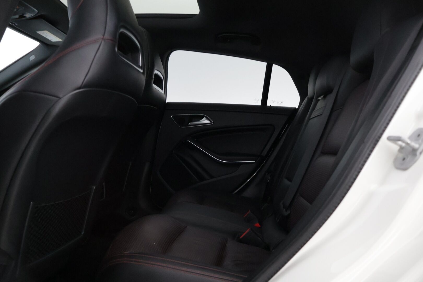 Mercedes-Benz CLA 2017 220 d 4Matic A Shooting Brake Business AMG * Panorama / Peruutuskamera / Nahkapenkit / Blis / Keyless / LED * - * Todella näyttävä AMG paketilla oleva Facelift mallin neliveto CLA!  *