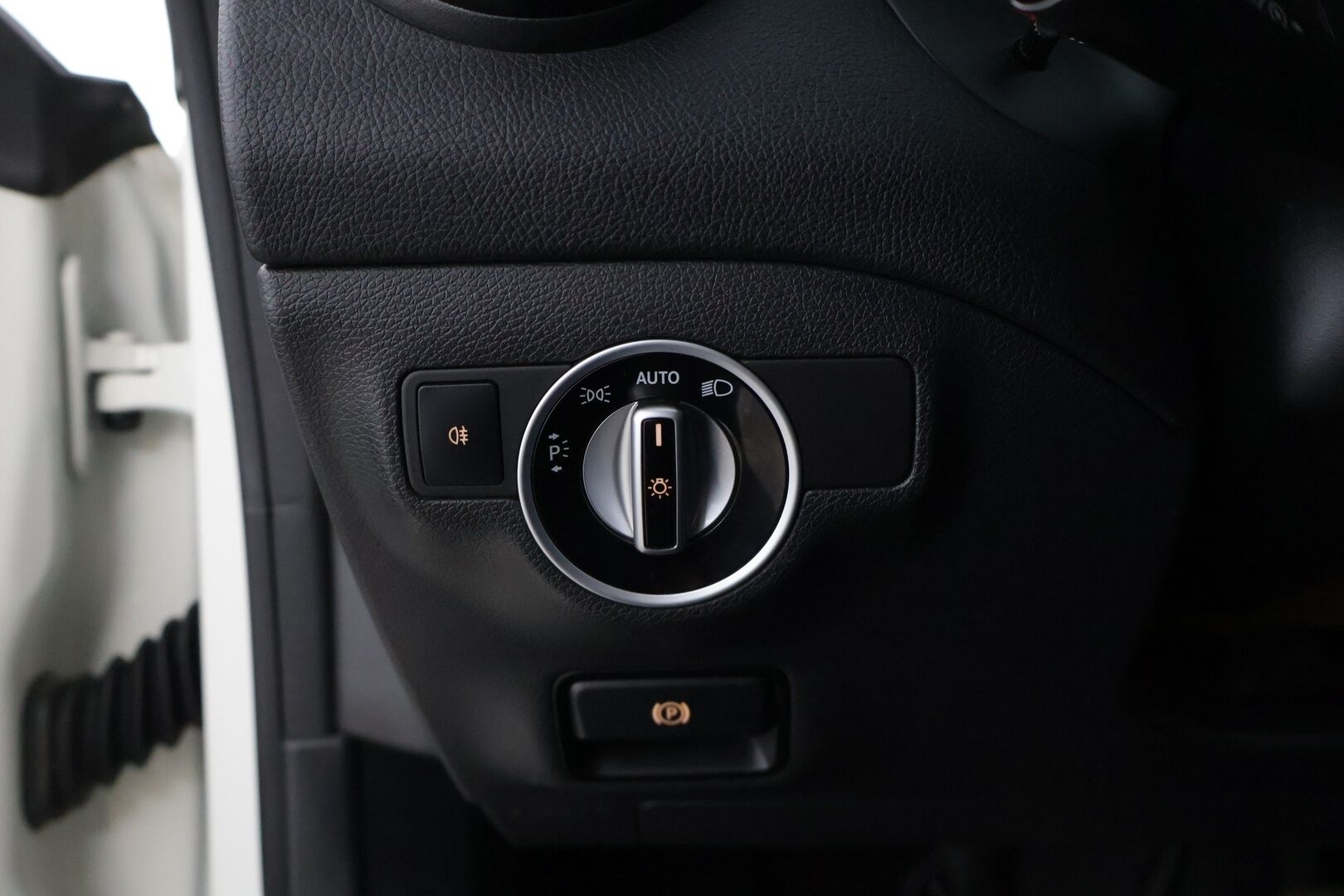 Mercedes-Benz CLA 2017 220 d 4Matic A Shooting Brake Business AMG * Panorama / Peruutuskamera / Nahkapenkit / Blis / Keyless / ILS-LED * - * Todella näyttävä AMG paketilla oleva Facelift mallin neliveto CLA! / Uudet talvirenkaat *