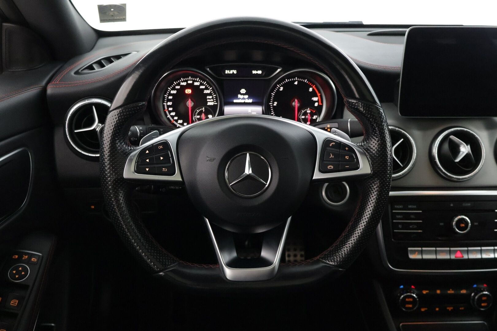 Mercedes-Benz CLA 2017 220 d 4Matic A Shooting Brake Business AMG * Panorama / Peruutuskamera / Nahkapenkit / Blis / Keyless / LED * - * Todella näyttävä AMG paketilla oleva Facelift mallin neliveto CLA!  *