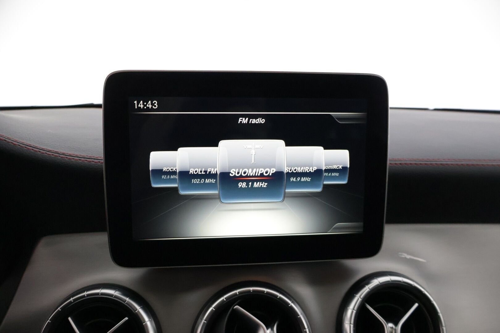 Mercedes-Benz CLA 2017 220 d 4Matic A Shooting Brake Business AMG * Panorama / Peruutuskamera / Nahkapenkit / Blis / Keyless / ILS-LED * - * Todella näyttävä AMG paketilla oleva Facelift mallin neliveto CLA! / Uudet talvirenkaat *