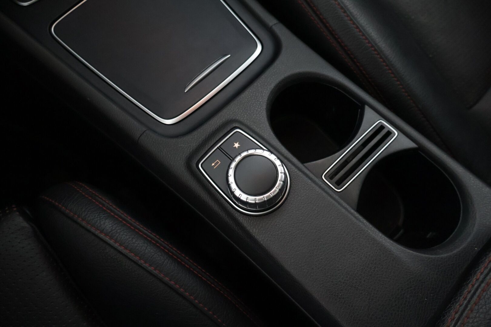 Mercedes-Benz CLA 2017 220 d 4Matic A Shooting Brake Business AMG * Panorama / Peruutuskamera / Nahkapenkit / Blis / Keyless / ILS-LED * - * Todella näyttävä AMG paketilla oleva Facelift mallin neliveto CLA! / Uudet talvirenkaat *