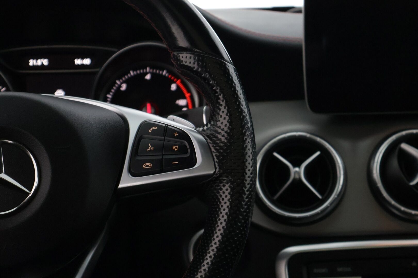 Mercedes-Benz CLA 2017 220 d 4Matic A Shooting Brake Business AMG * Panorama / Peruutuskamera / Nahkapenkit / Blis / Keyless / LED * - * Todella näyttävä AMG paketilla oleva Facelift mallin neliveto CLA!  *