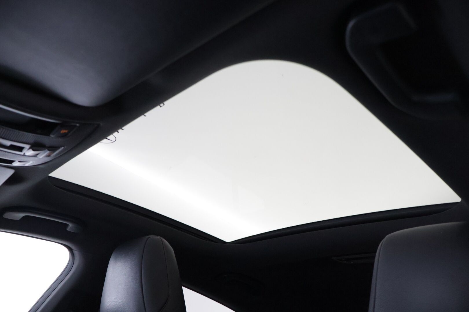 Mercedes-Benz CLA 2017 220 d 4Matic A Shooting Brake Business AMG * Panorama / Peruutuskamera / Nahkapenkit / Blis / Keyless / ILS-LED * - * Todella näyttävä AMG paketilla oleva Facelift mallin neliveto CLA! / Uudet talvirenkaat *