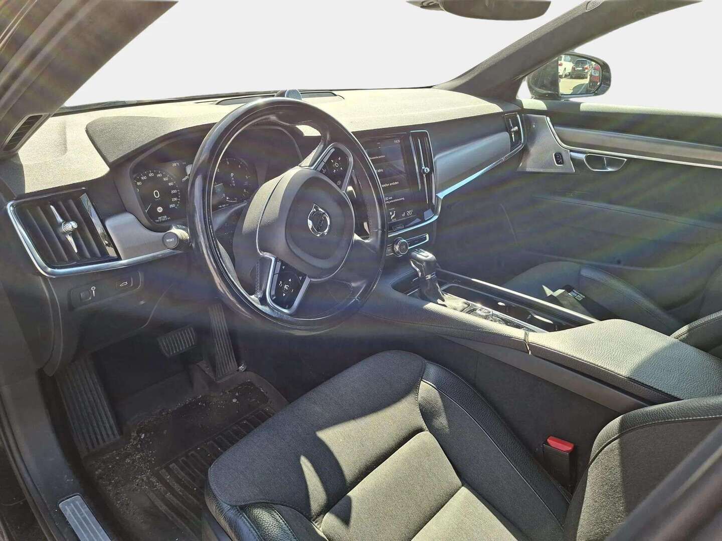 Volvo S90 2017 D4 AWD Momentum Plus aut - Pilot Assist | ACC | BLIS | Navi | P-tutkat | B&W-äänentoisto | LED-kaukovalot | Sähkösäätöiset istuimet | 2. omistajalta | 2x renkaat alumiinivantein | Juuri huollettu! |