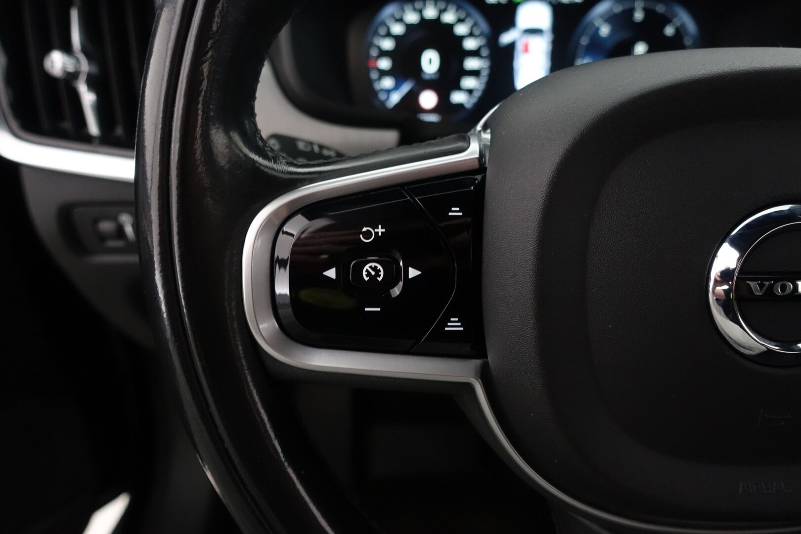 Volvo S90 2018 D4 AWD Momentum Plus aut - | Bowers&Wilkins | Pilot Assist | ACC | BLIS | Navi | Ei Ad-Blue | P-tutkat | LED-kaukovalot | Sähkösäätöiset istuimet | 2. Omistajalta | 2x Renkaat & Vanteet | 