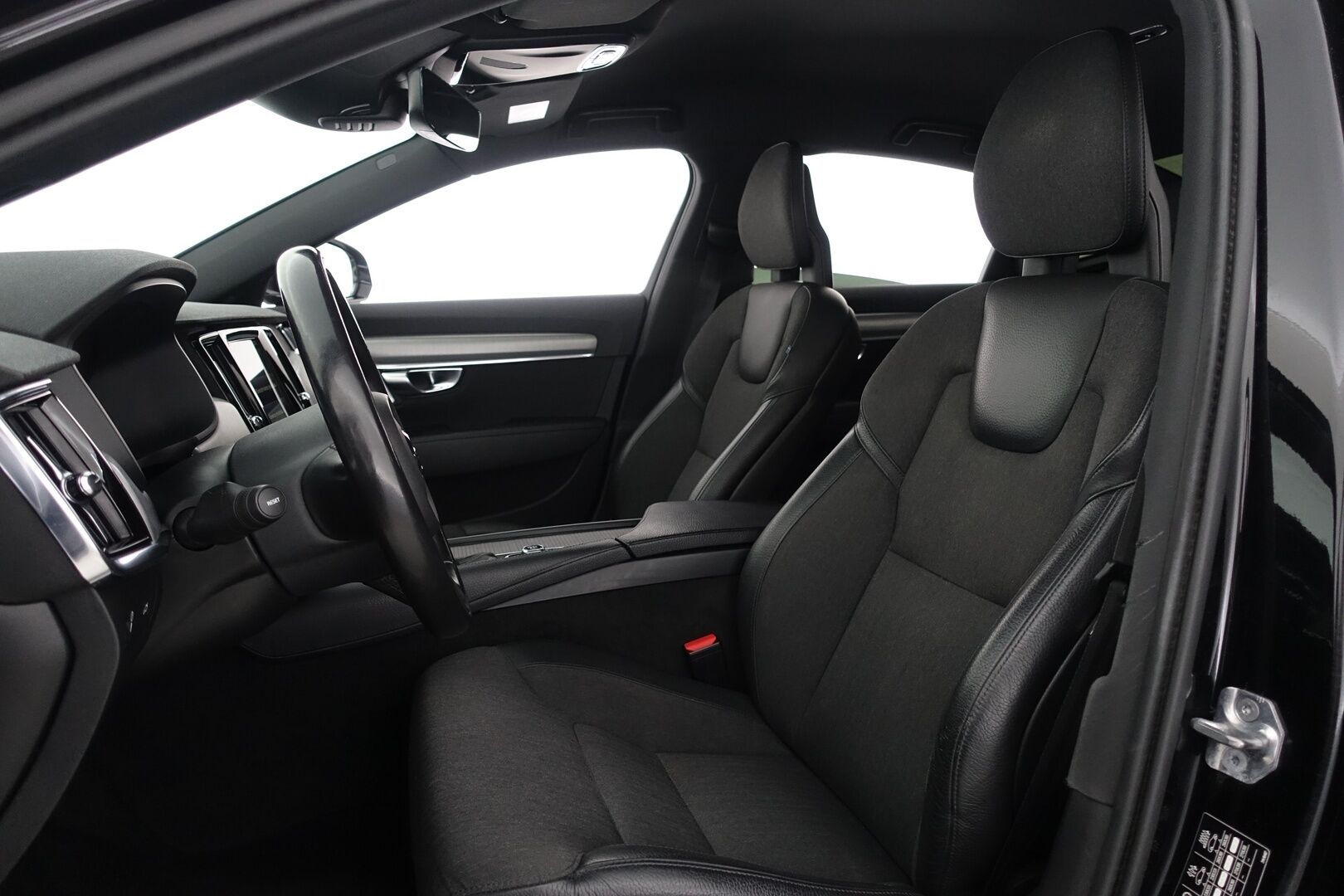 Volvo S90 2018 D4 AWD Momentum Plus aut - | Bowers&Wilkins | Pilot Assist | ACC | BLIS | Navi | Ei Ad-Blue | P-tutkat | LED-kaukovalot | Sähkösäätöiset istuimet | 2. Omistajalta | 2x Renkaat & Vanteet | 