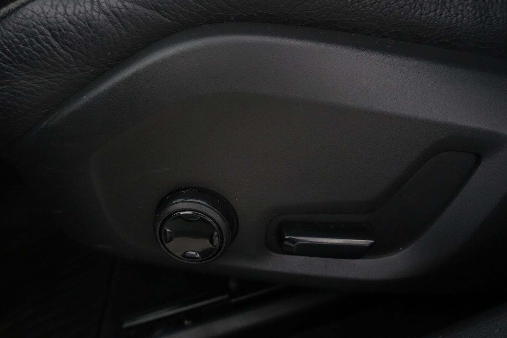 Volvo S90 2018 D4 AWD Momentum Plus aut - | Bowers&Wilkins | Pilot Assist | ACC | BLIS | Navi | Ei Ad-Blue | P-tutkat | LED-kaukovalot | Sähkösäätöiset istuimet | 2. Omistajalta | 2x Renkaat & Vanteet | 