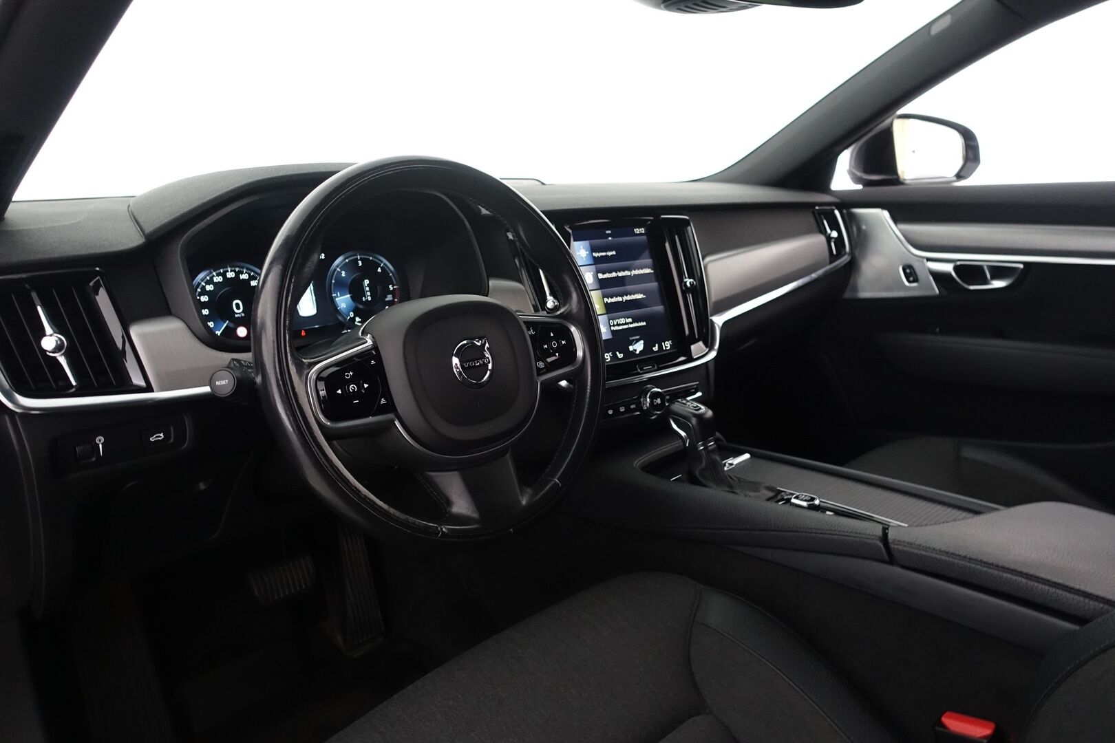 Volvo S90 2018 D4 AWD Momentum Plus aut - | Bowers&Wilkins | Pilot Assist | ACC | BLIS | Navi | Ei Ad-Blue | P-tutkat | LED-kaukovalot | Sähkösäätöiset istuimet | 2. Omistajalta | 2x Renkaat & Vanteet | 