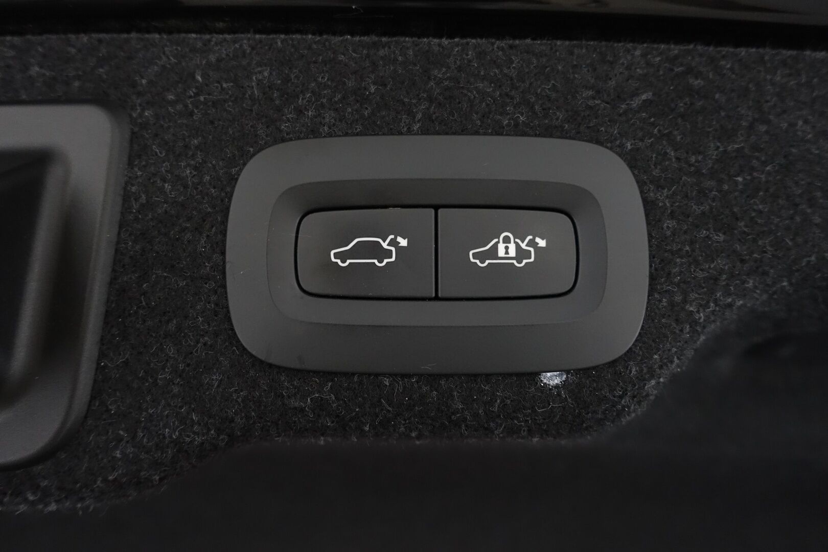 Volvo S90 2018 D4 AWD Momentum Plus aut - | Bowers&Wilkins | Pilot Assist | ACC | BLIS | Navi | Ei Ad-Blue | P-tutkat | LED-kaukovalot | Sähkösäätöiset istuimet | 2. Omistajalta | 2x Renkaat & Vanteet | 