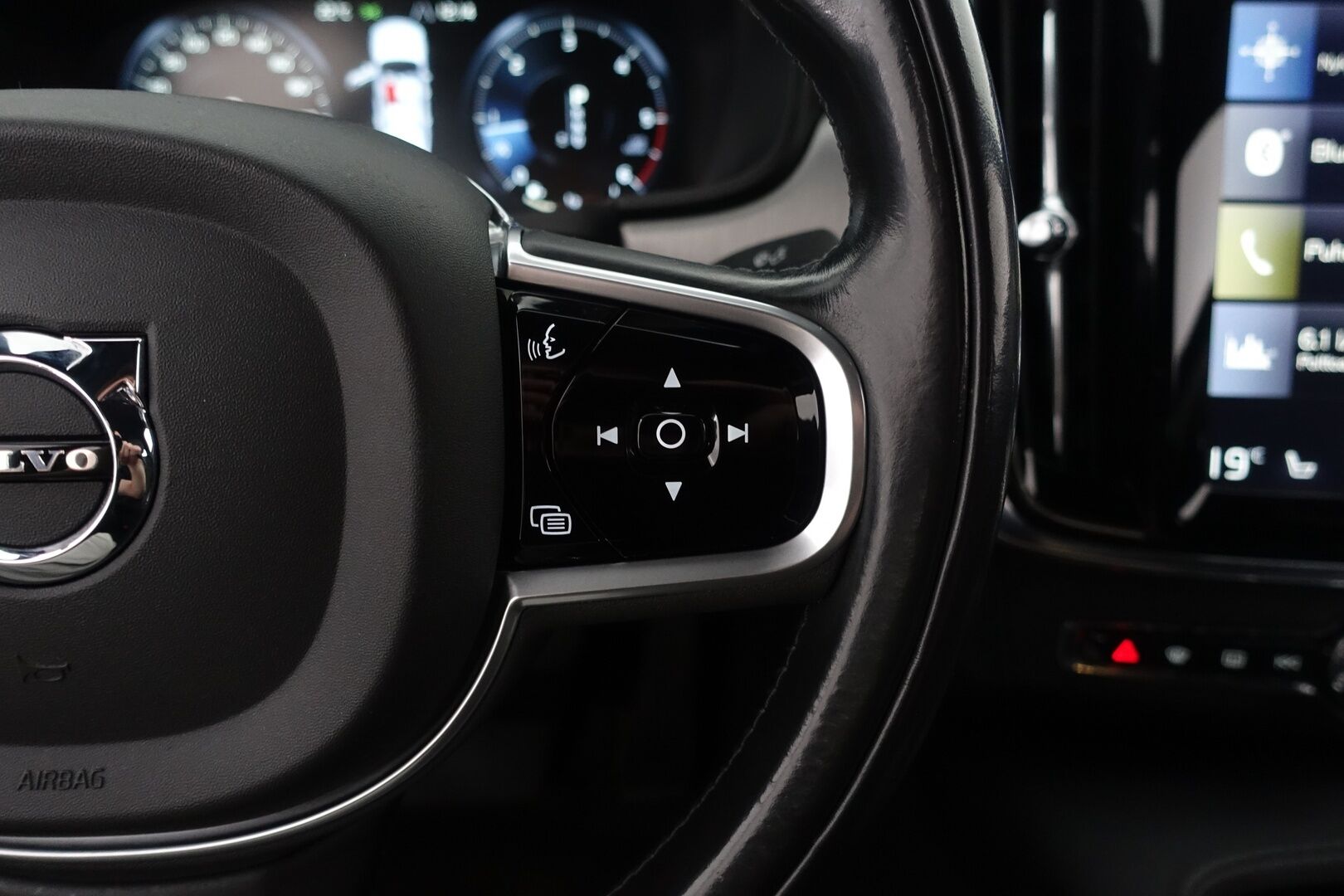 Volvo S90 2018 D4 AWD Momentum Plus aut - | Bowers&Wilkins | Pilot Assist | ACC | BLIS | Navi | Ei Ad-Blue | P-tutkat | LED-kaukovalot | Sähkösäätöiset istuimet | 2. Omistajalta | 2x Renkaat & Vanteet | 