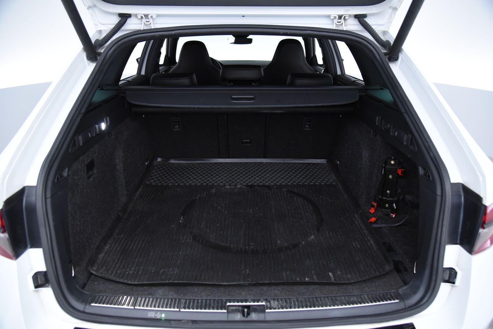 Skoda Superb 2020 2,0 TDI 140kw Sportline 4x4 DSG Autom. Adapt.Vakkari / Digimittaristo / Peruutuskamera / KeylessGo - Tehokas Neliveto Vetokoukulla! / Kahdet Skodan aluvanteet 