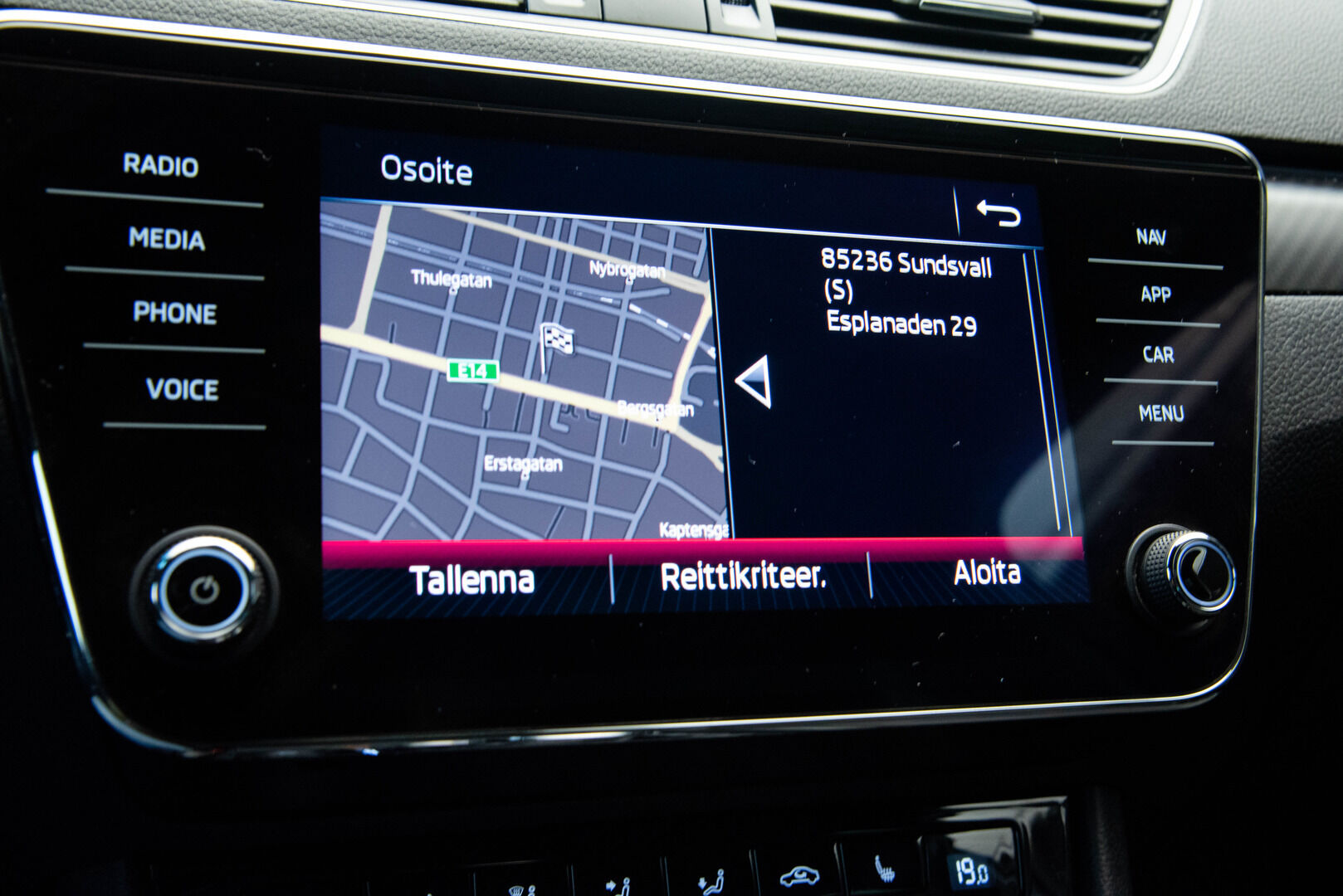 Skoda Superb 2020 2,0 TDI 140kw Sportline 4x4 DSG Autom. Adapt.Vakkari / Digimittaristo / Peruutuskamera / KeylessGo - Tehokas Neliveto Vetokoukulla!