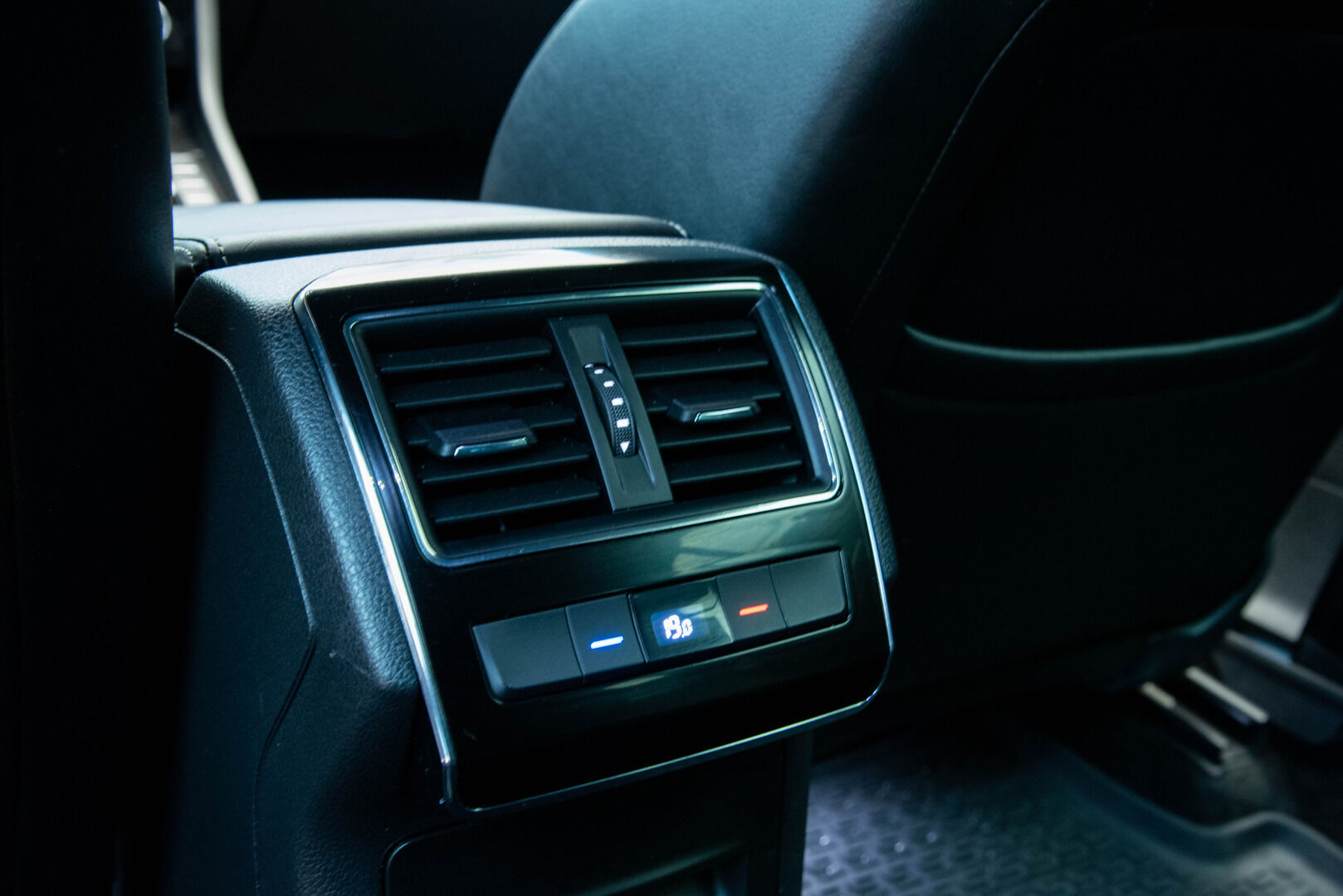 Skoda Superb 2020 2,0 TDI 140kw Sportline 4x4 DSG Autom. Adapt.Vakkari / Digimittaristo / Peruutuskamera / KeylessGo - Tehokas Neliveto Vetokoukulla!