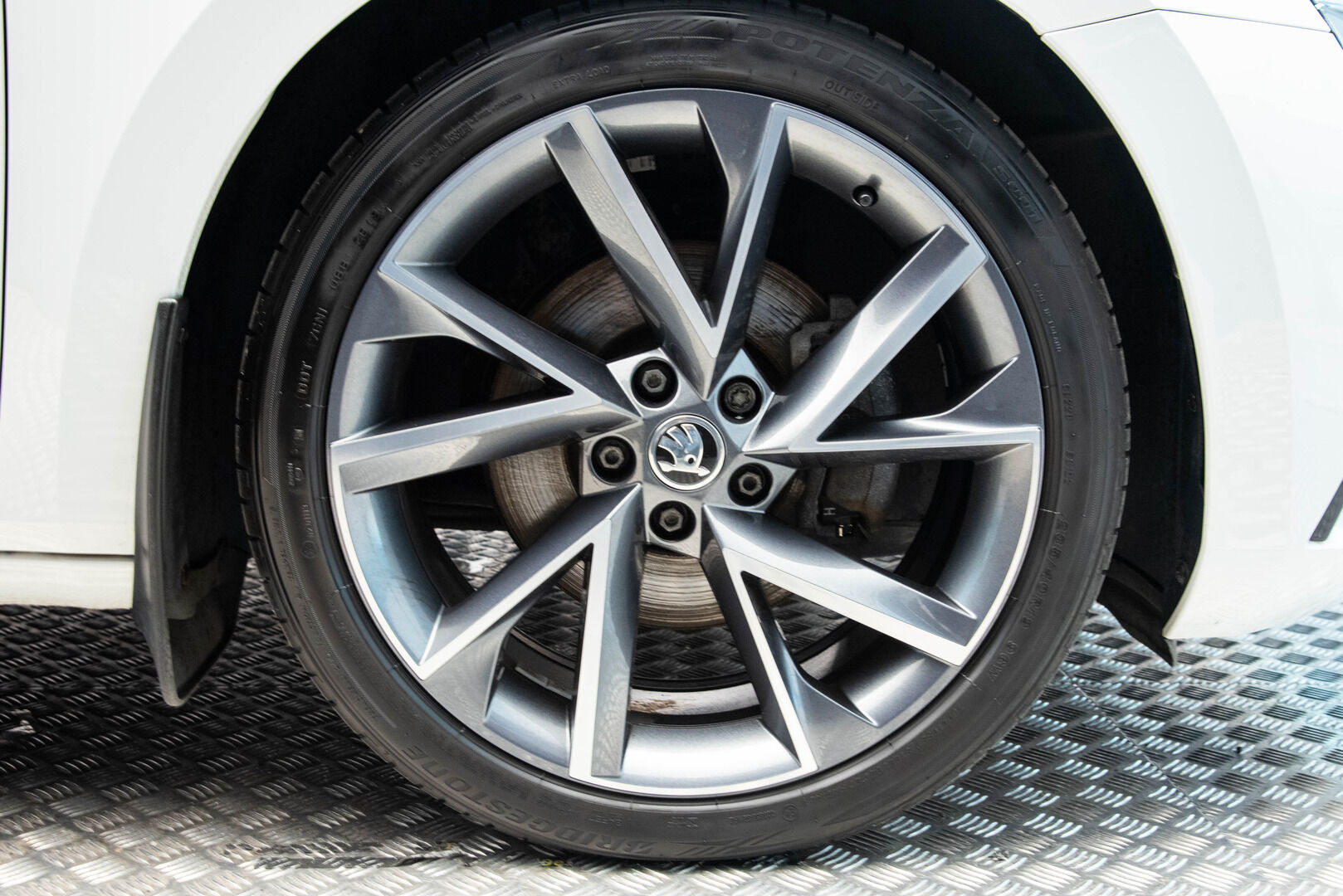 Skoda Superb 2020 2,0 TDI 140kw Sportline 4x4 DSG Autom. Adapt.Vakkari / Digimittaristo / Peruutuskamera / KeylessGo - Tehokas Neliveto Vetokoukulla!