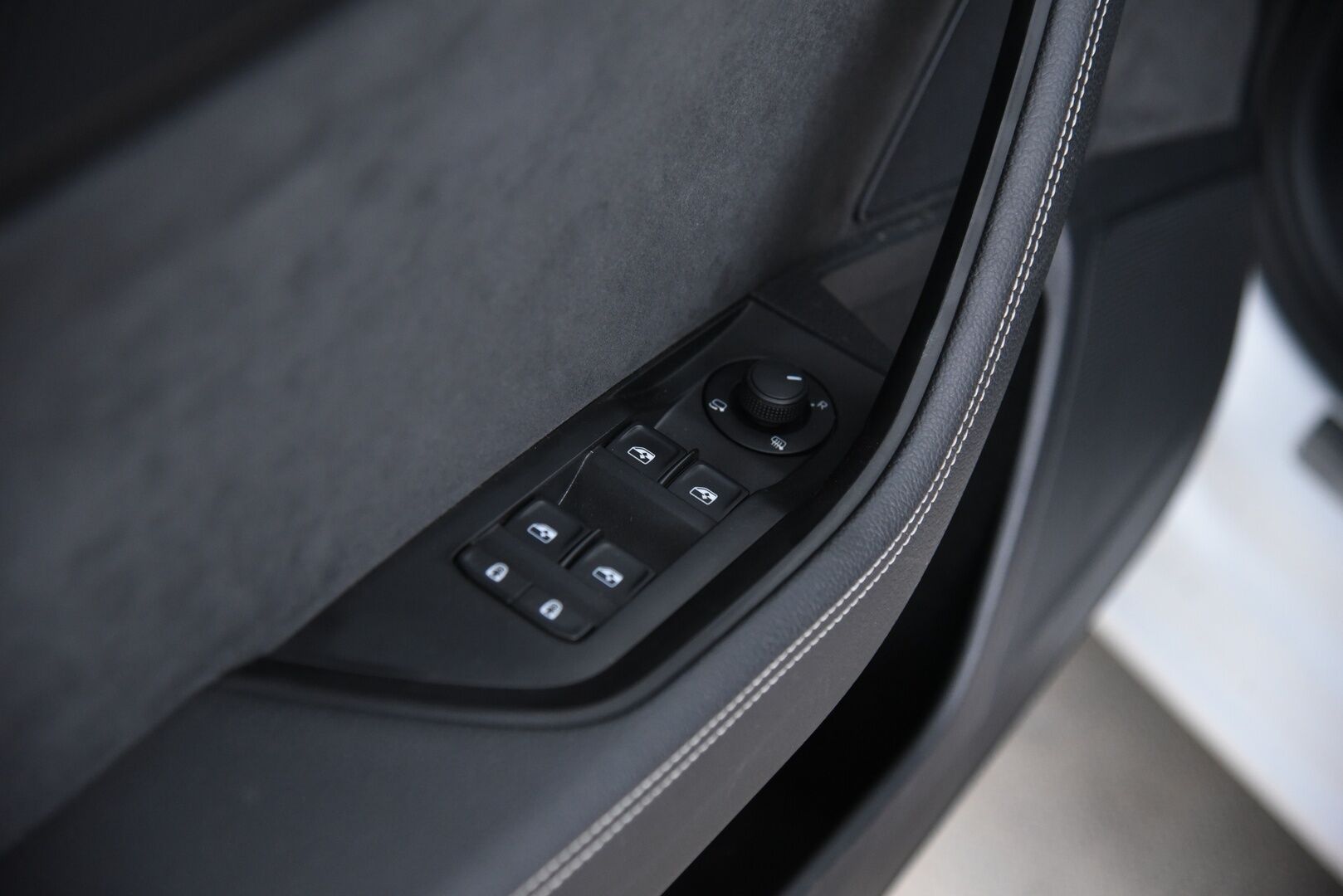 Skoda Superb 2020 2,0 TDI 140kw Sportline 4x4 DSG Autom. Adapt.Vakkari / Digimittaristo / Peruutuskamera / KeylessGo - Tehokas Neliveto Vetokoukulla! / Kahdet Skodan aluvanteet 